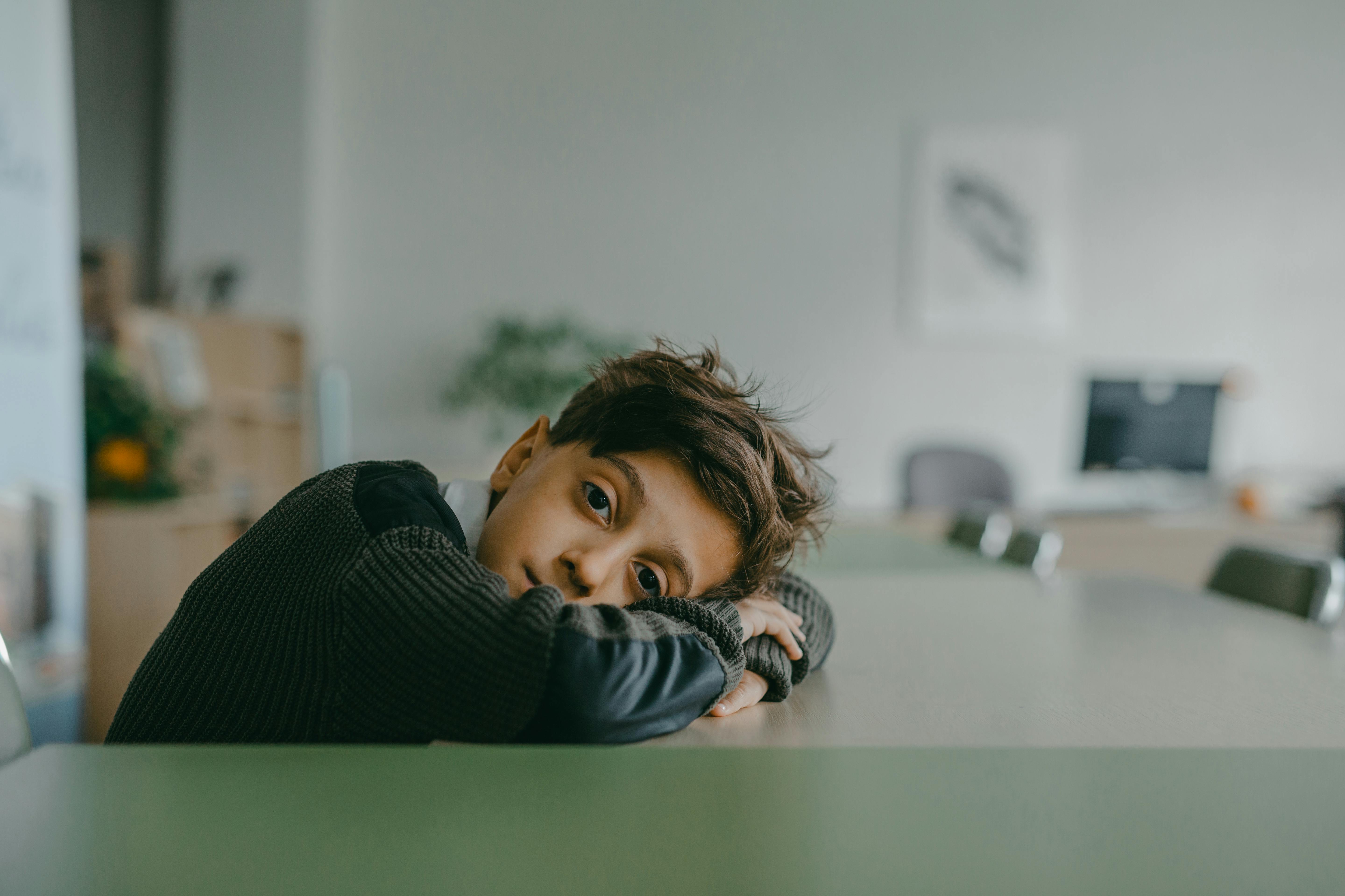 A sad boy | Source: Pexels
