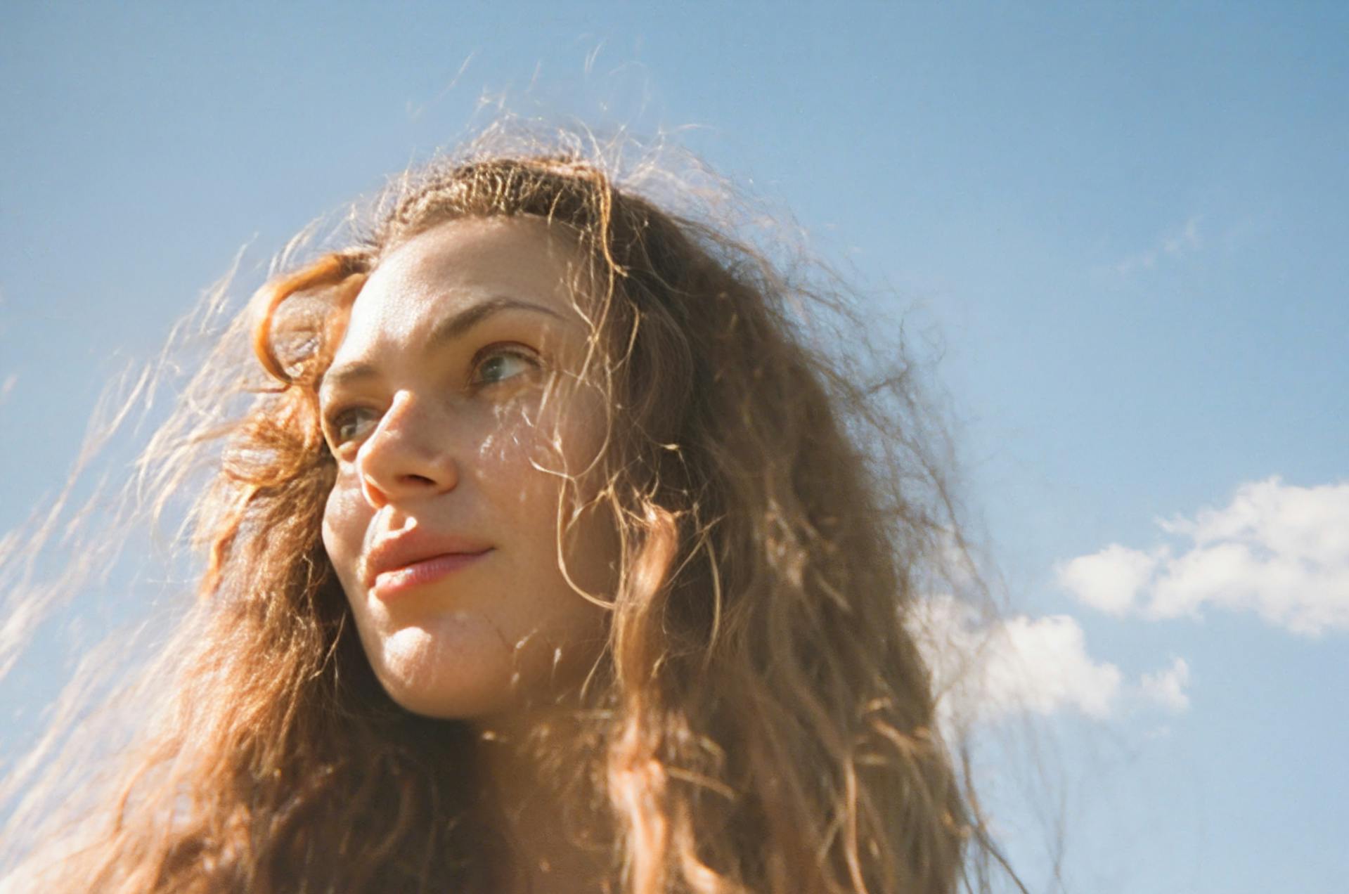 A tense-looking woman | Source: Pexels