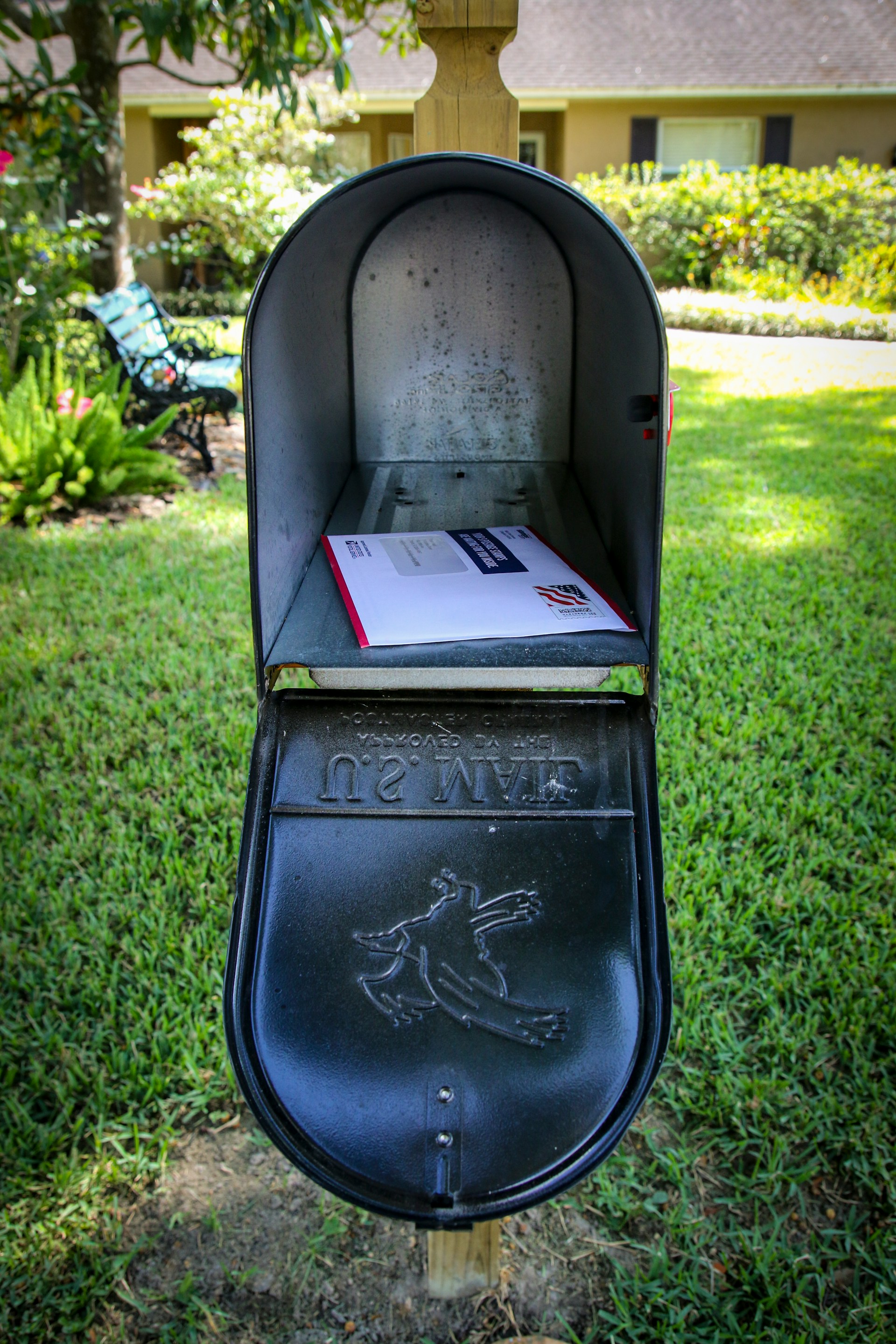 A letter in a mailbox | Source: Unsplash