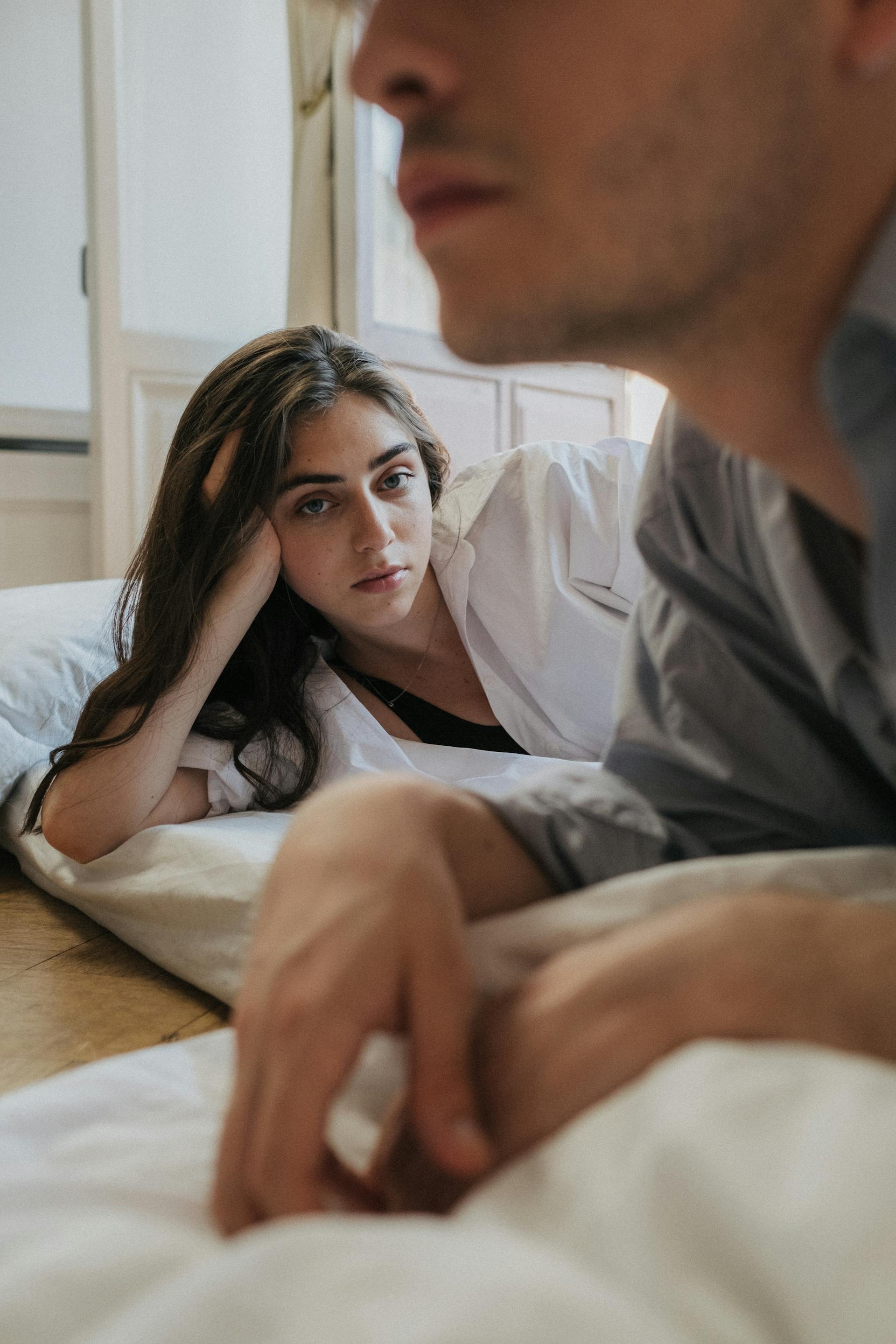 A distraught woman looking at her lover | Source: Pexels