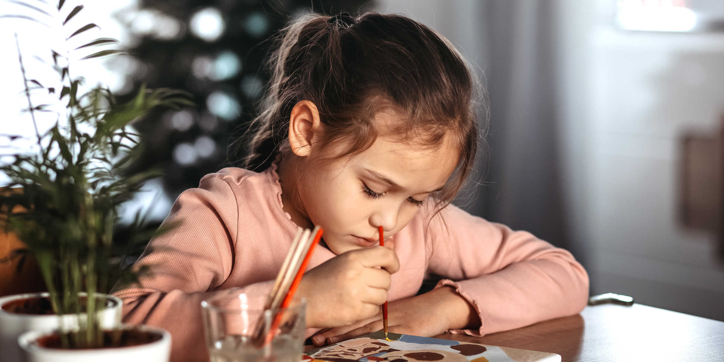 A girl painting | Source: Shutterstock