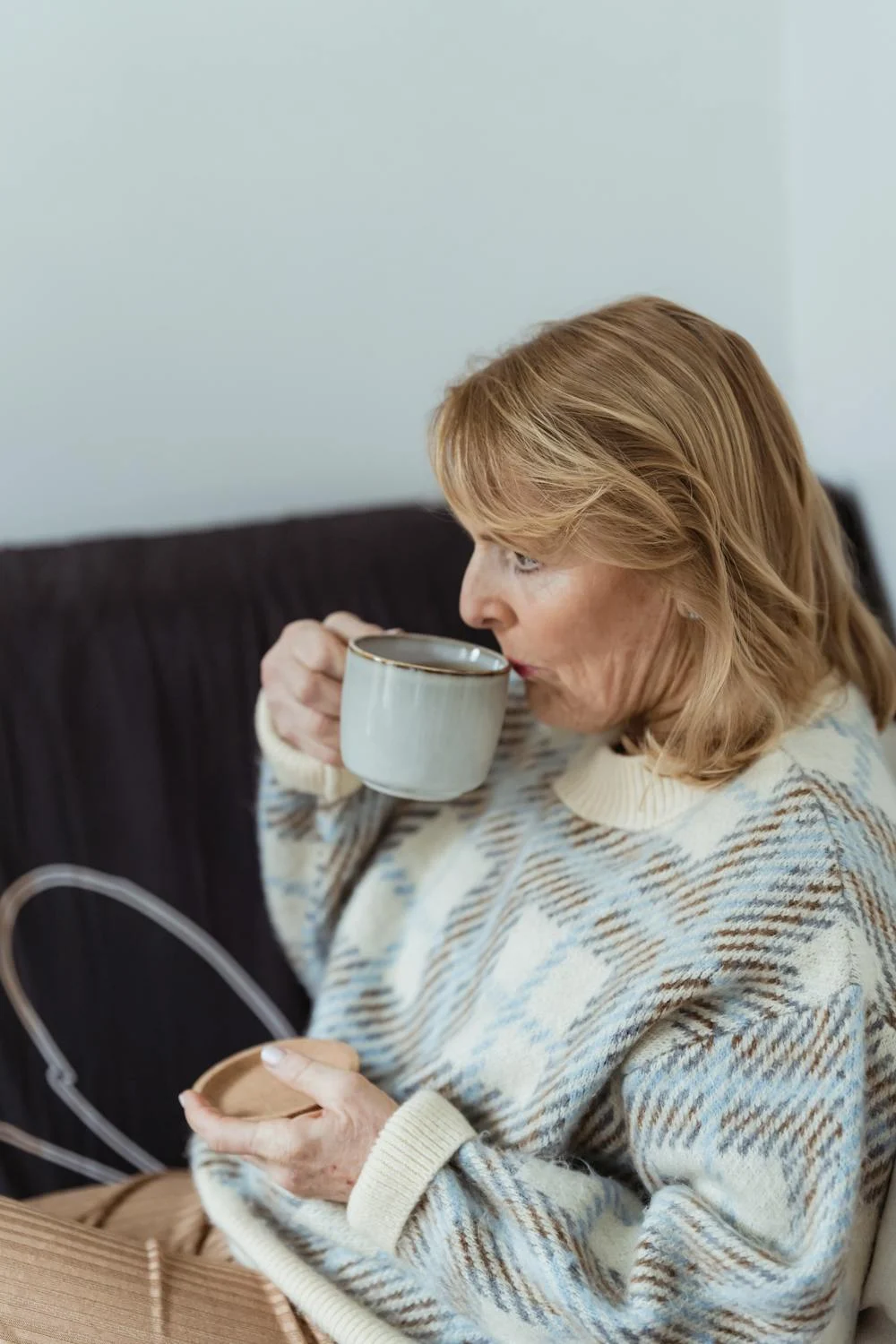 A woman drinking coffee | Source: Pexels