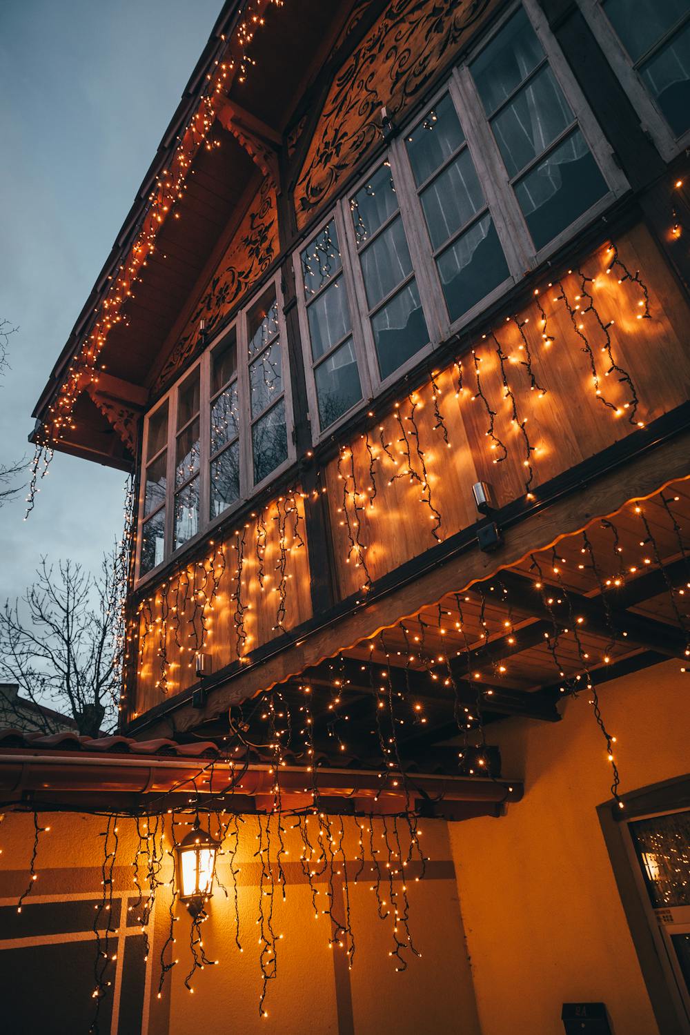 A house with fairy lights | Source: Pexels