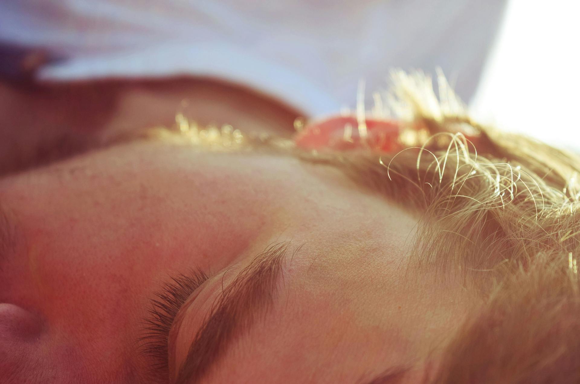 A sleepy man | Source: Pexels