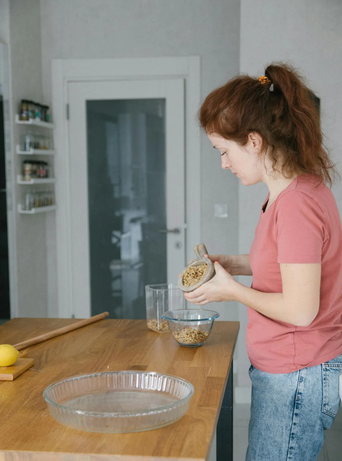 A woman cooking in her kitchen | Source: Pexels