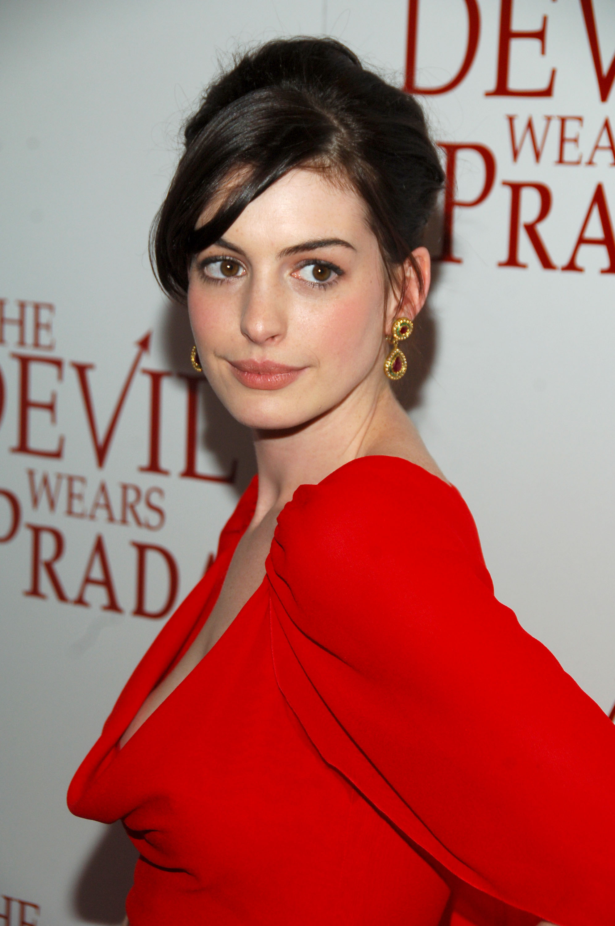 Anne Hathaway at the New York premiere of "The Devil Wears Prada" on June 19, 2006 | Source: Getty Images