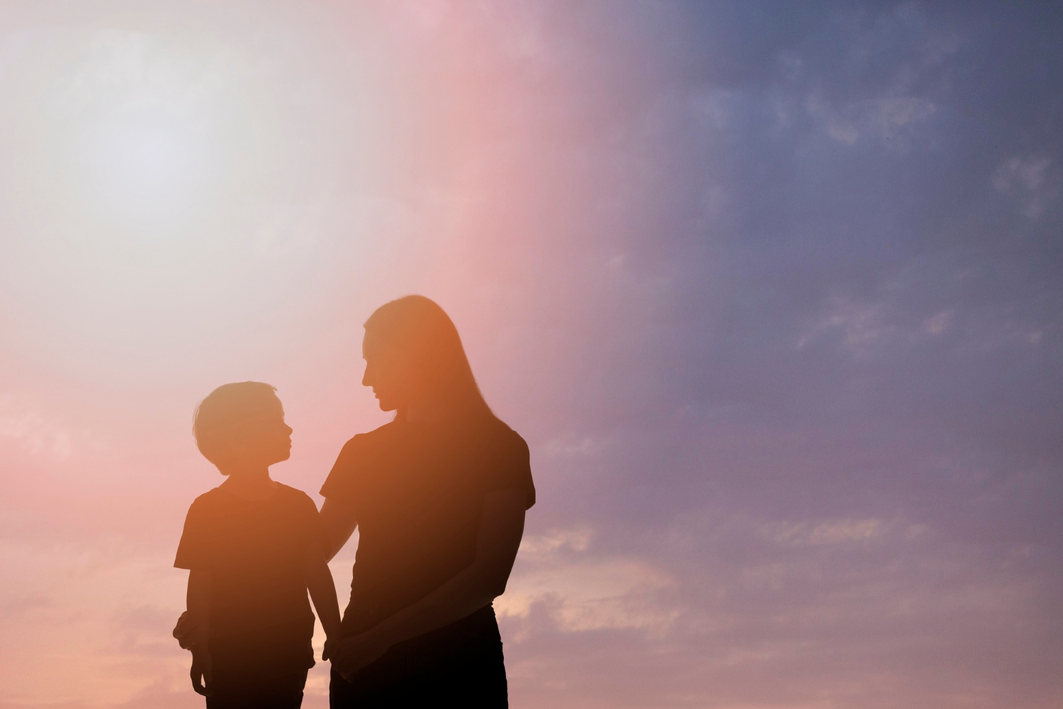 Silhouette of a mother with her son | Source: Freepik