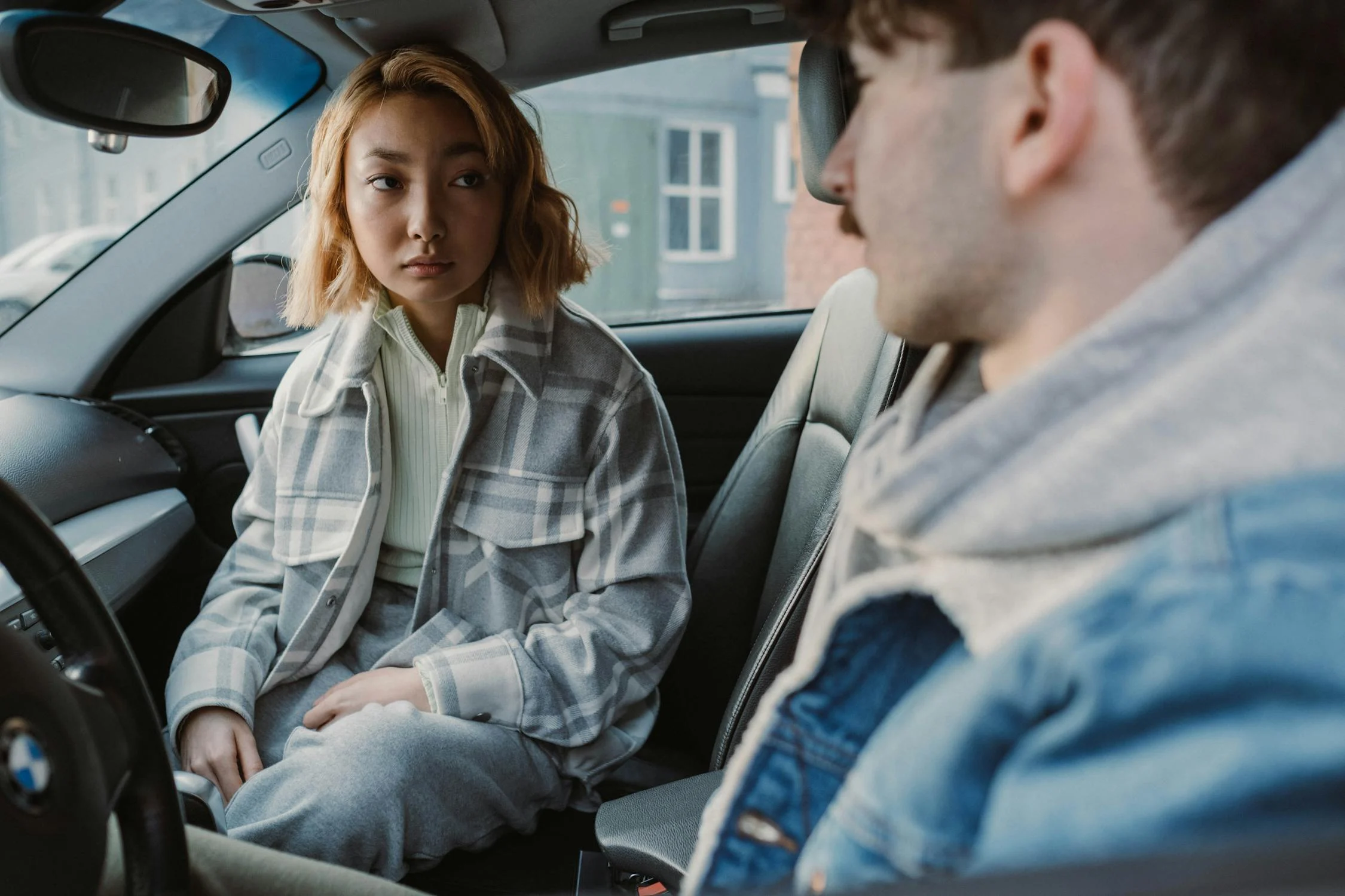 A couple in a car | Source: Pexels