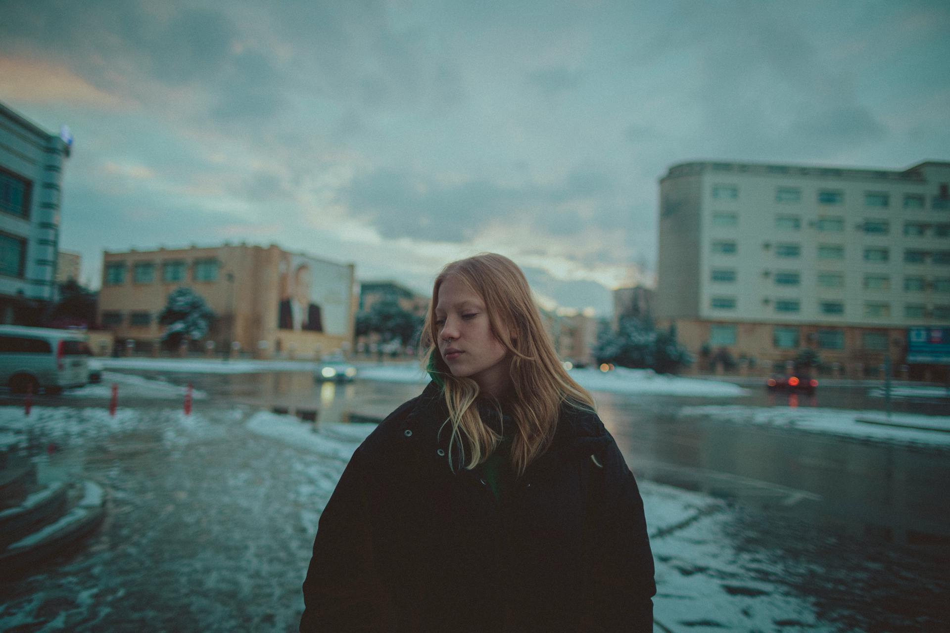 A teenage girl on the road during the winters | Source: Pexels
