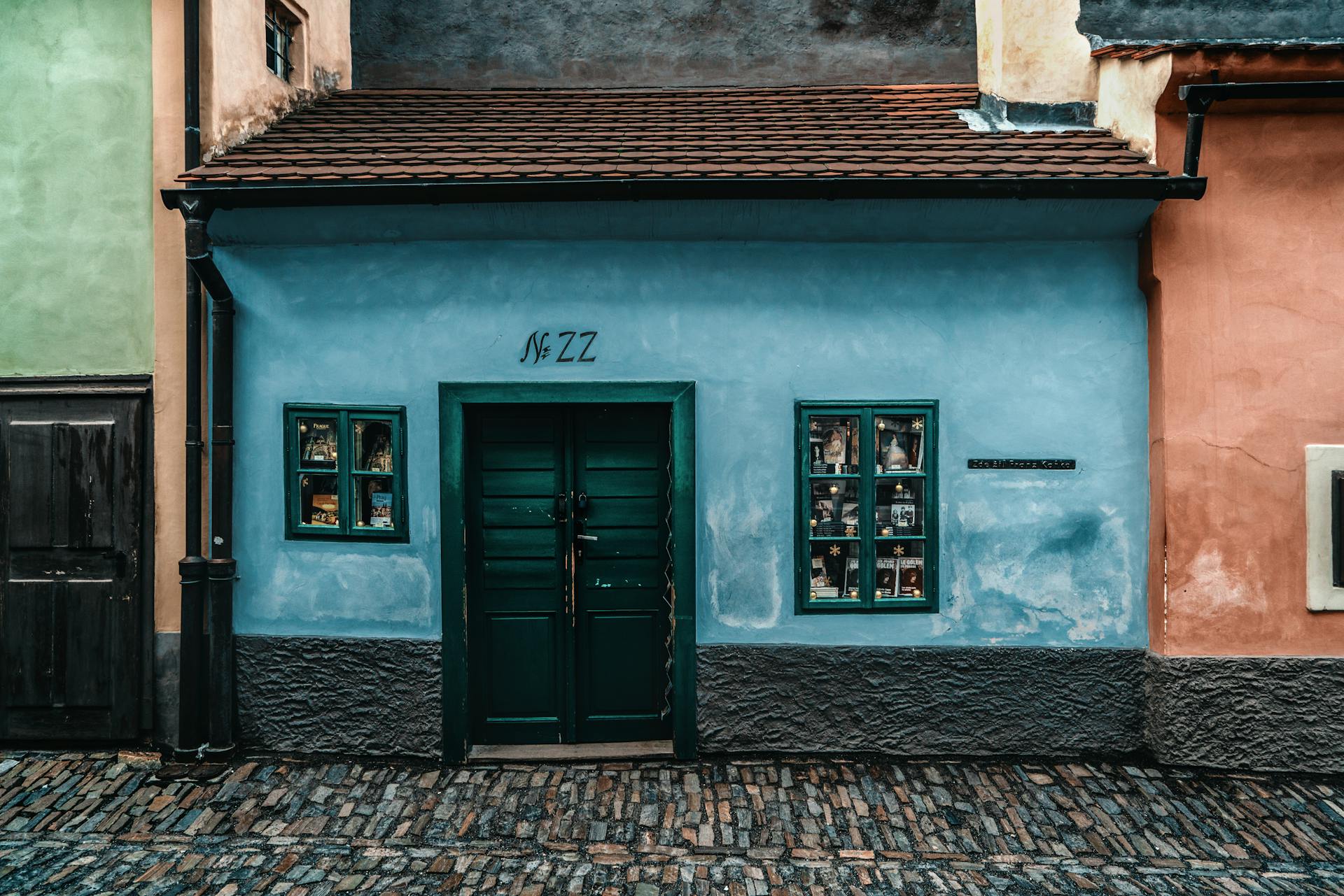 A small blue house | Source: Pexels