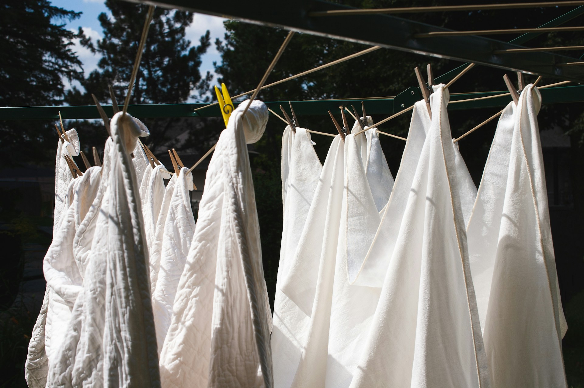 Sheets pinned to a clothesline | Source: Unsplash
