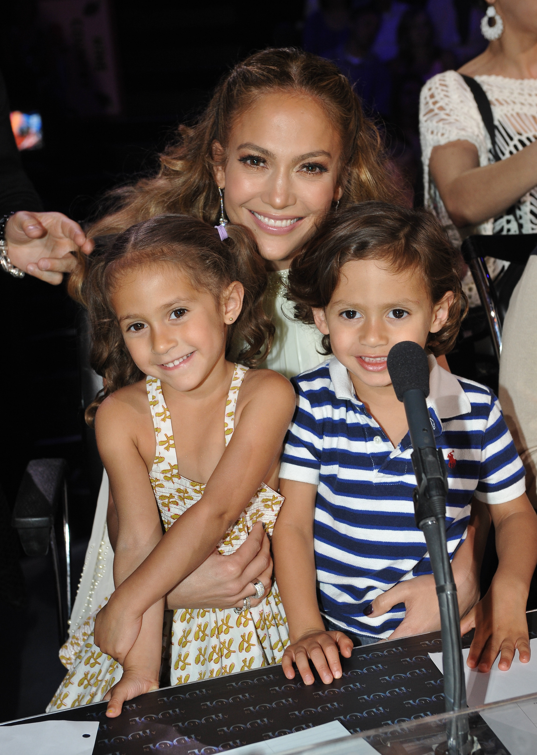 Jennifer Lopez with her twins, Emme and Max, at the "American Idol" Season 11 Top 4 to 3 Live Elimination Show on May 10, 2012, in Hollywood, California. | Source: Getty Images