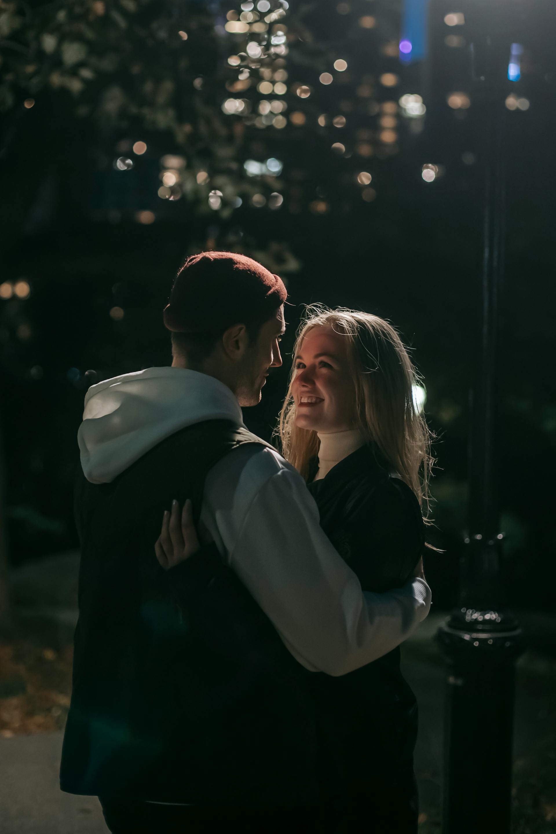 A couple embracing each other | Source: Pexels