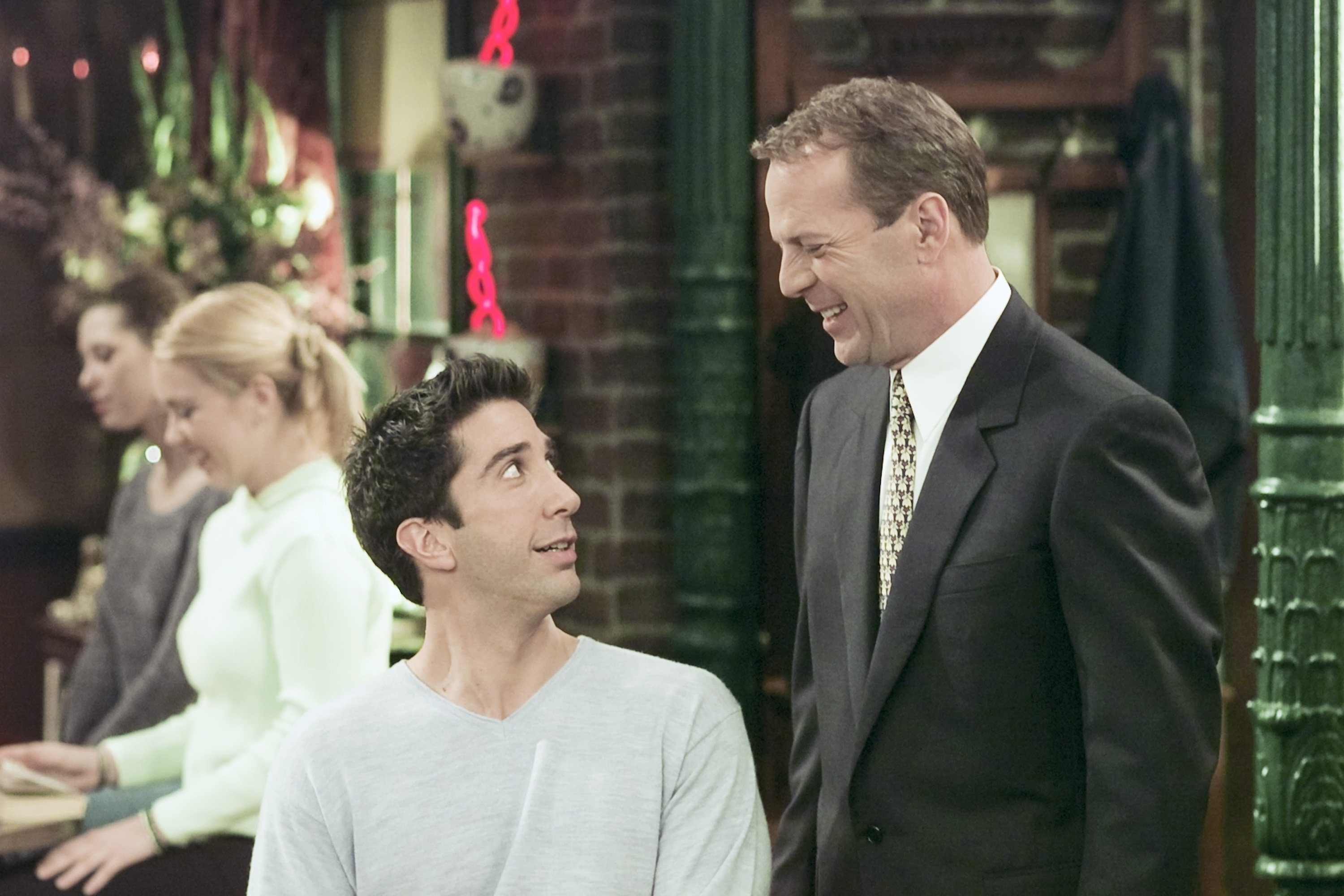 David Schwimmer as Ross Geller, Bruce Willis as Paul Stevens on an episode of "FRIENDS" that aired on April 27, 2000. | Source: Getty Images