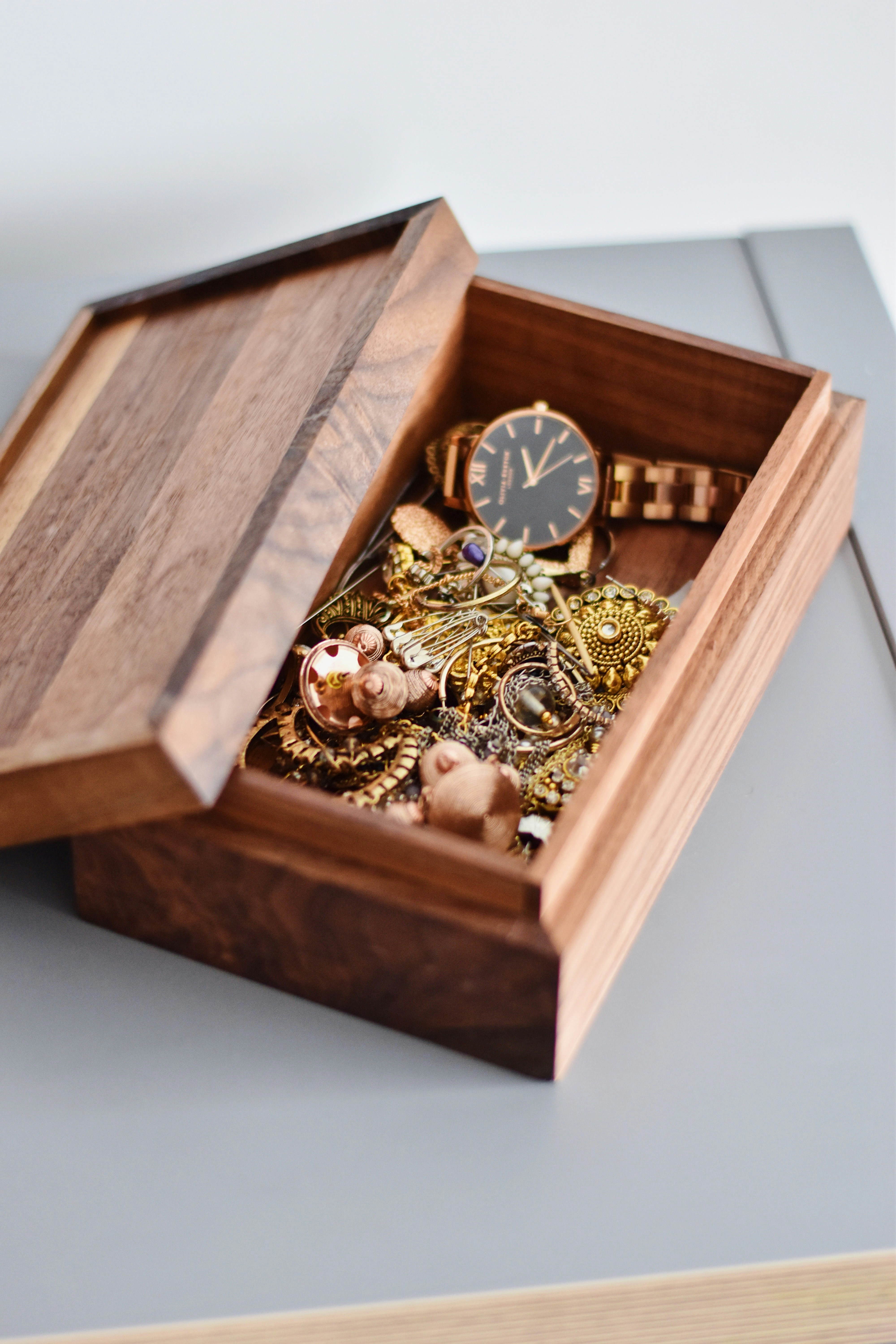 A box filled with jewelry | Source: Unsplash