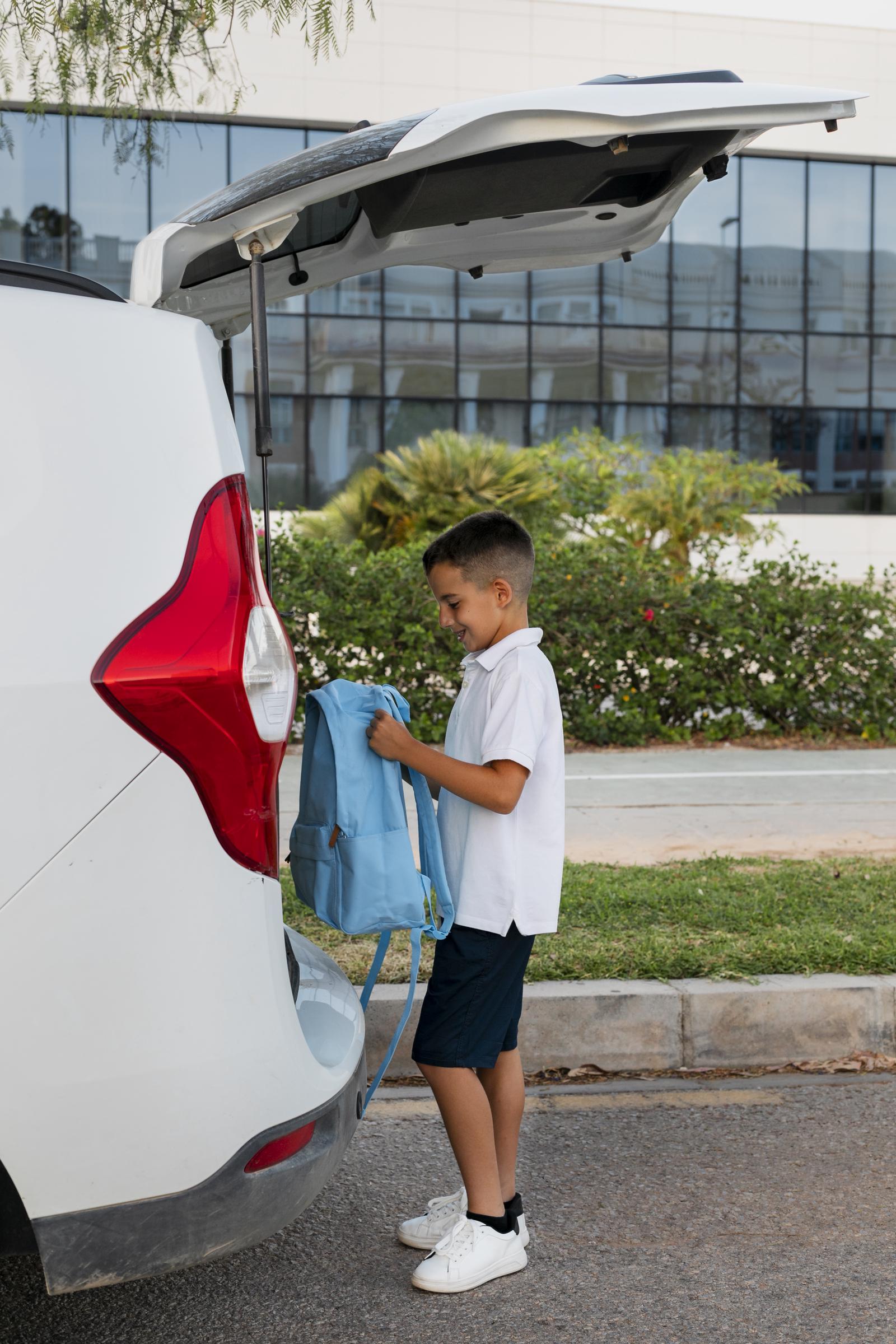 A happy boy getting into a car | Source: Freepik
