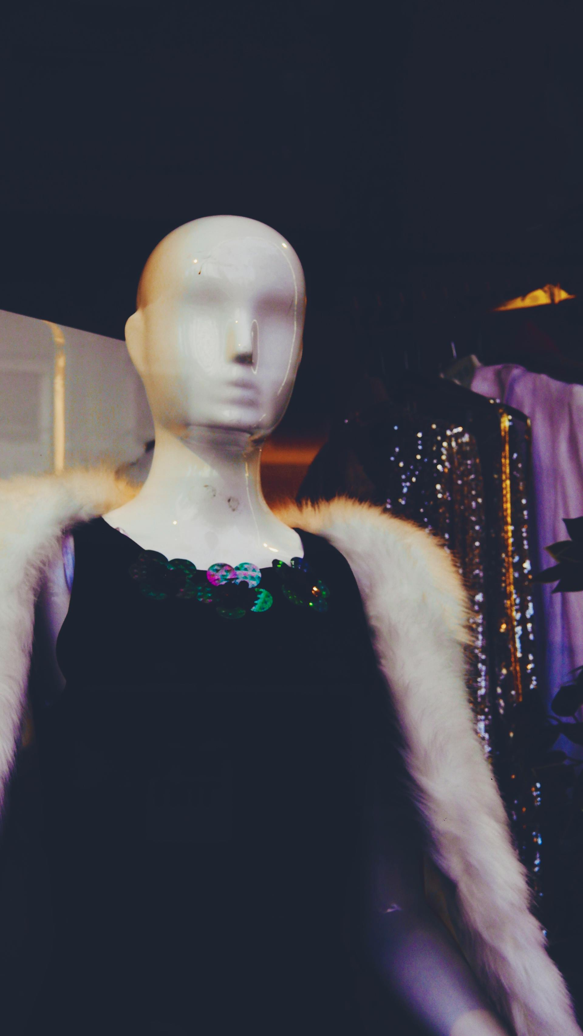 A mannequin in a window display | Source: Pexels