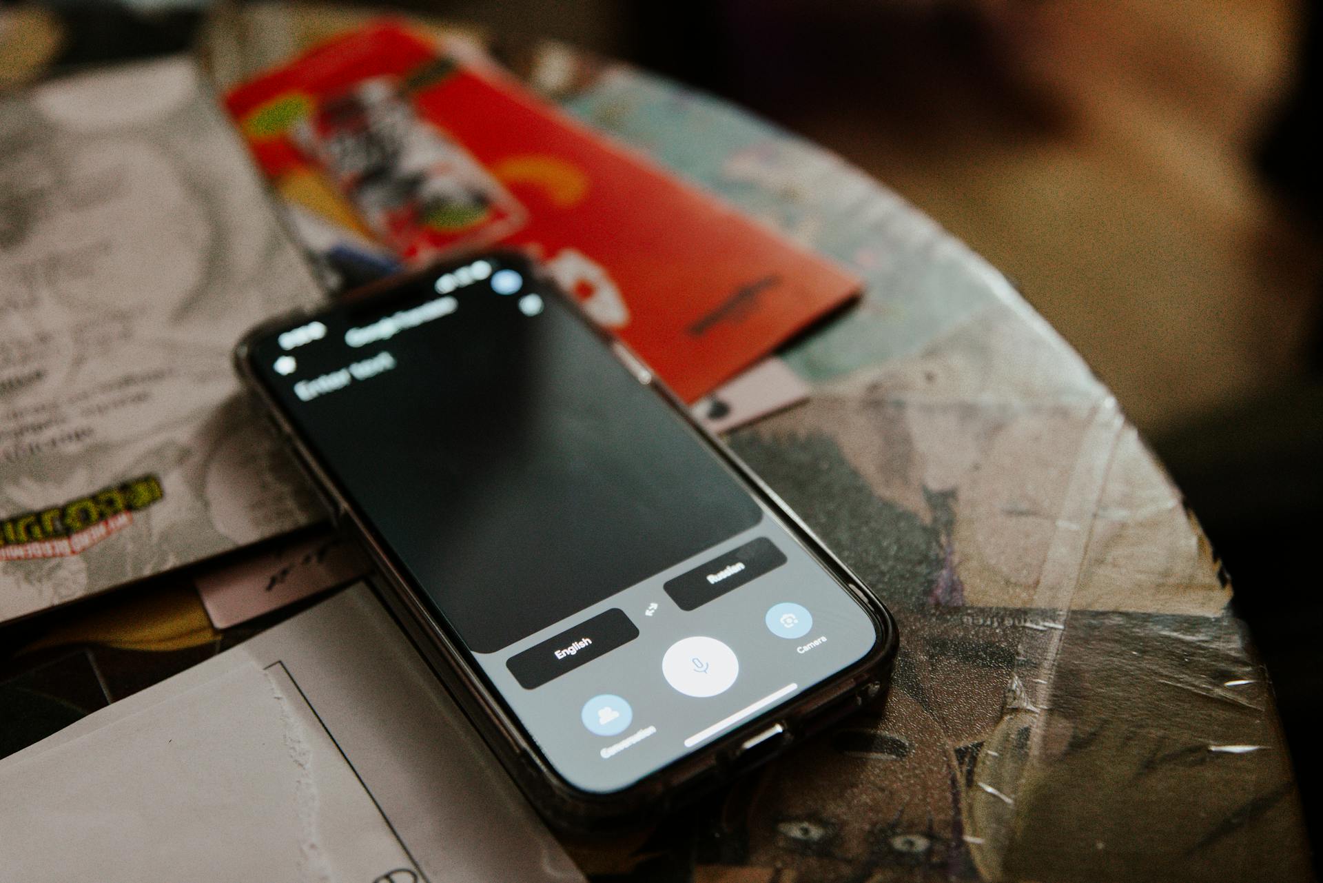A phone on a table | Source: Pexels