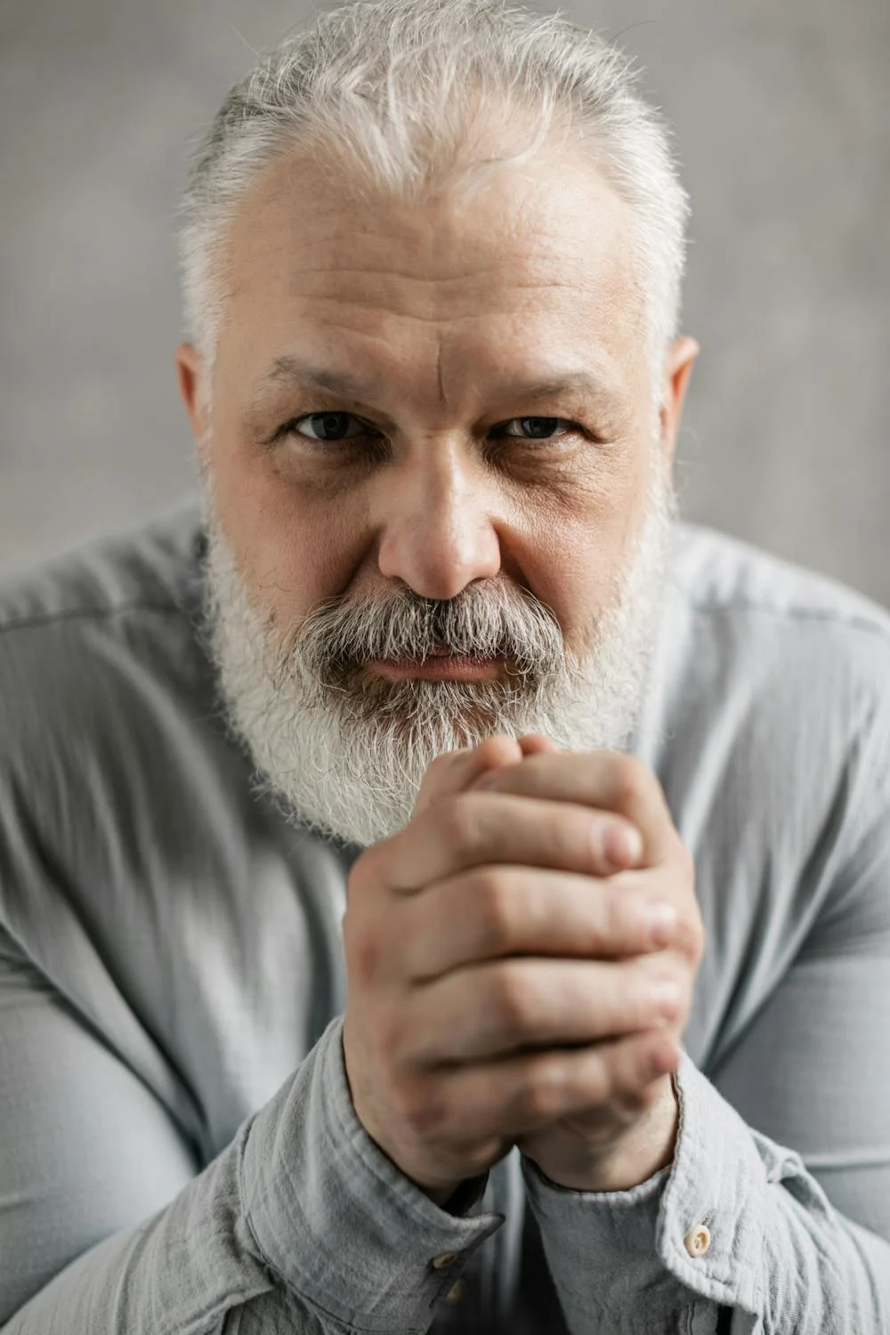 A serious middle-aged man | Source: Pexels