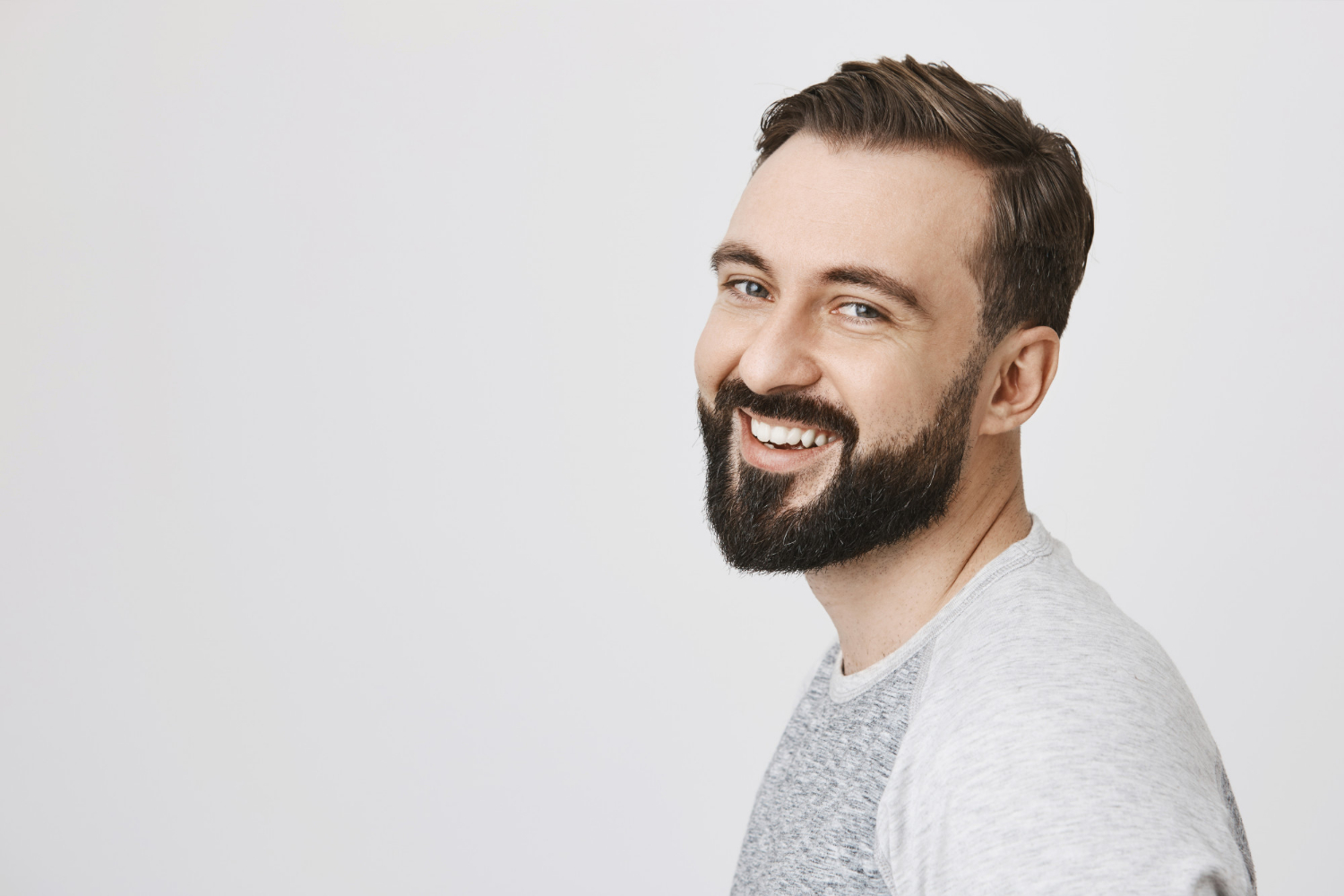 A man smiling | Source: Freepik