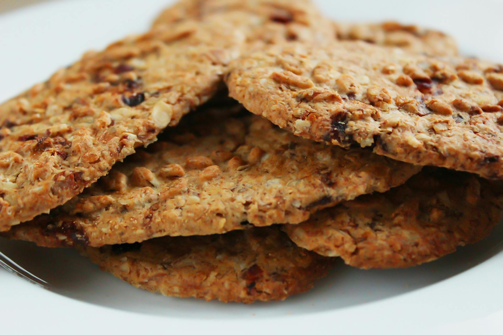 Cookies served on a plate | Source: Pexels