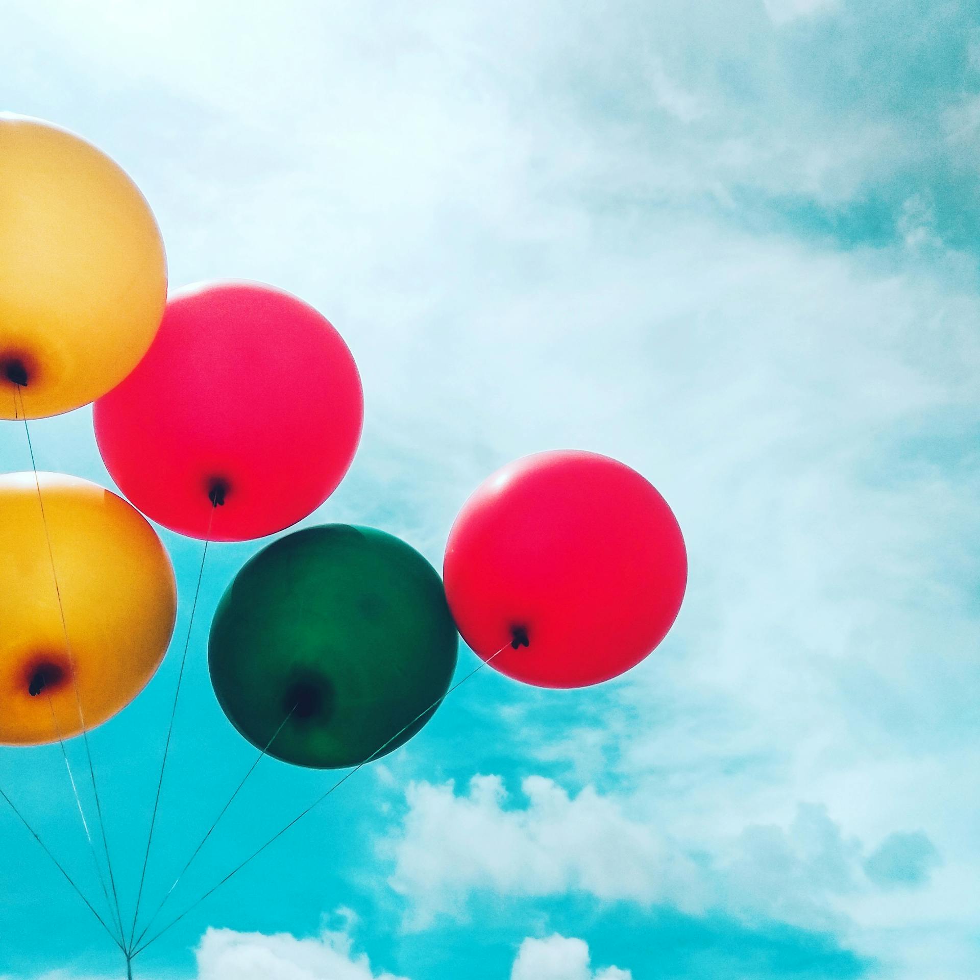 A colorful bunch of balloons | Source: Pexels