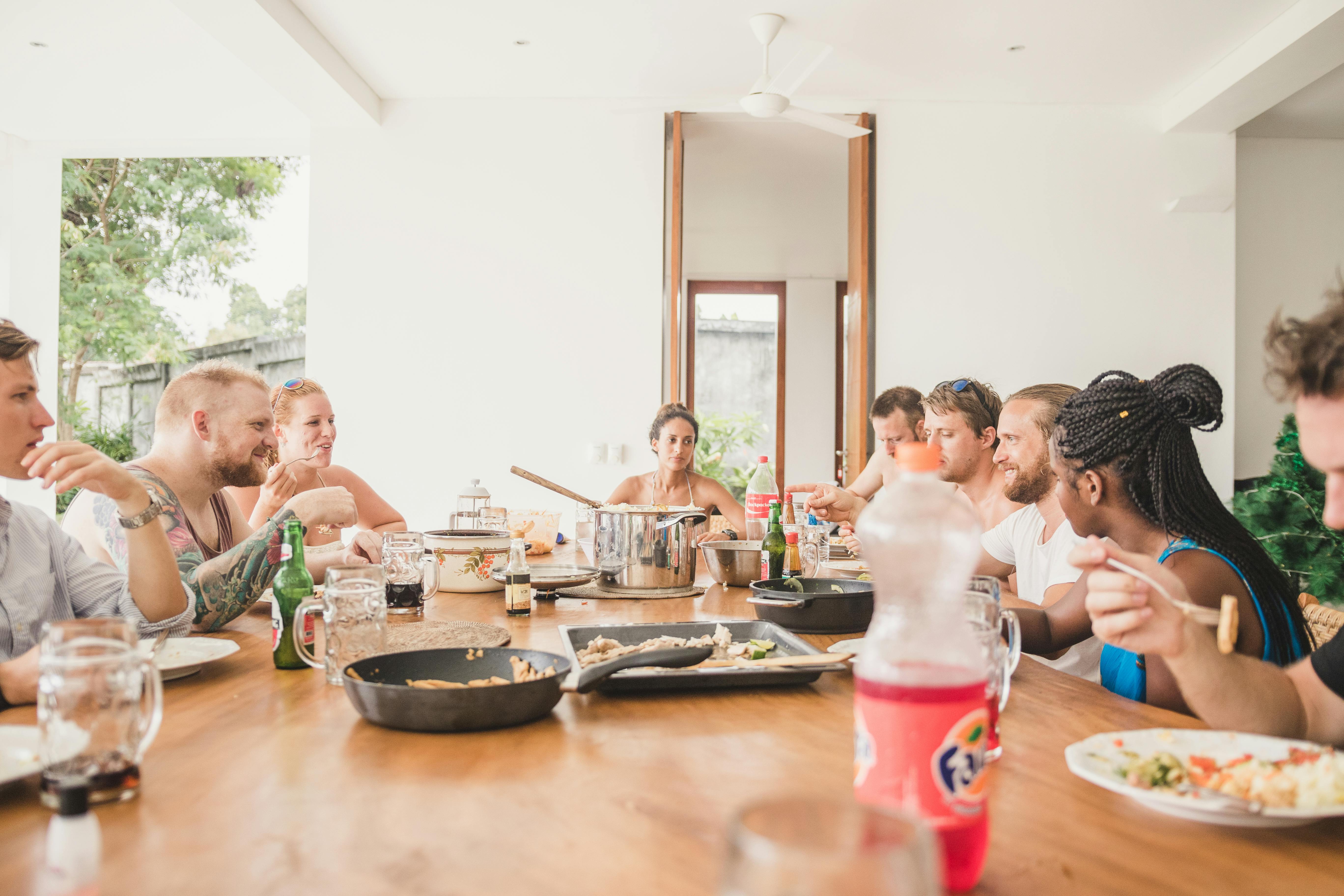 A group of people dining together | Source: Pexels