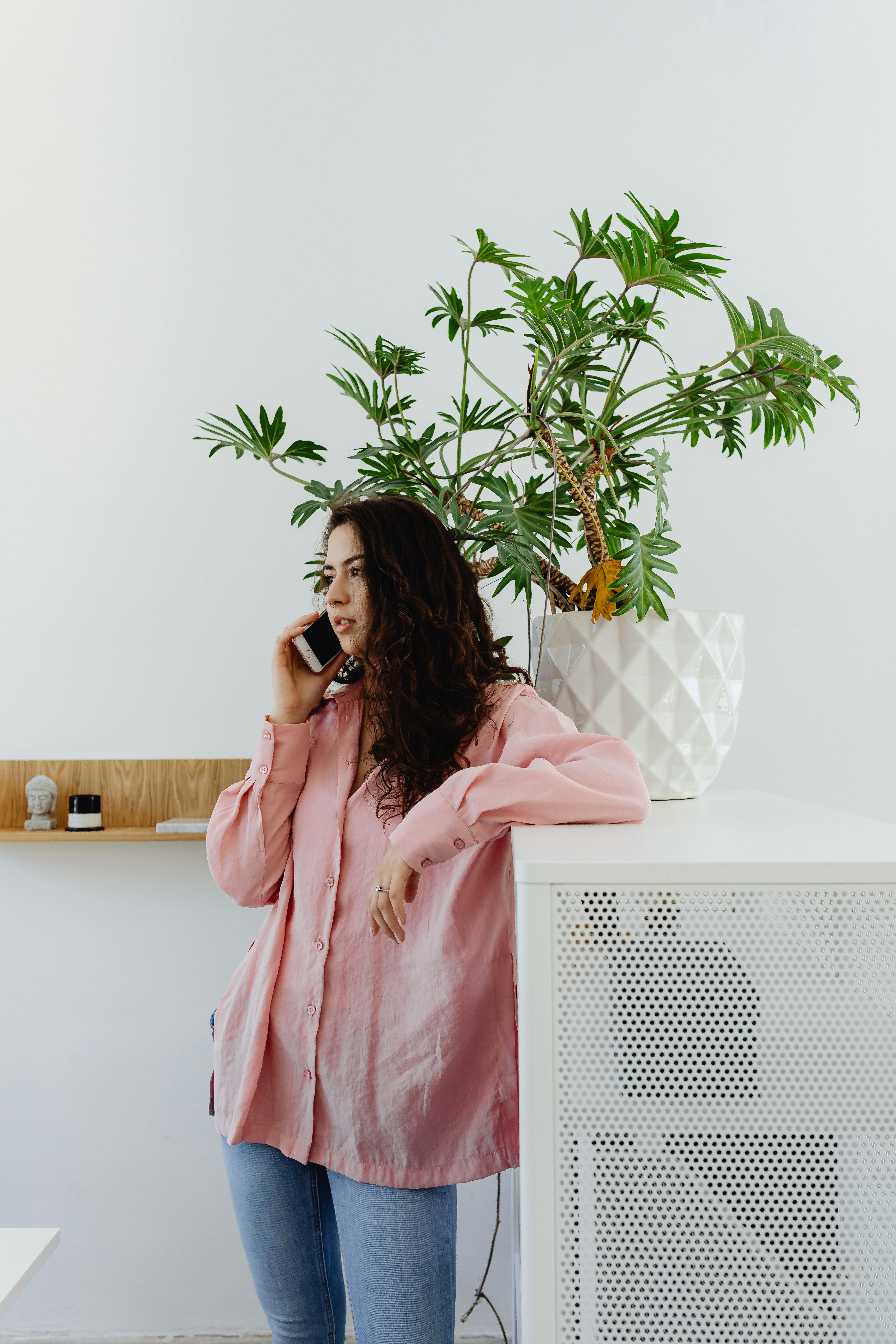 Woman on phone | Source: Pexels