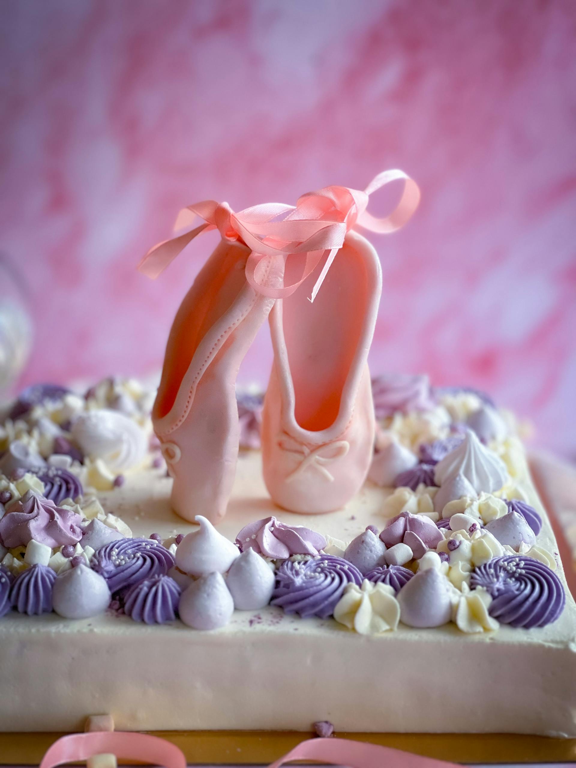 A cake decorated with fondant pointe shoes | Source: Pexels