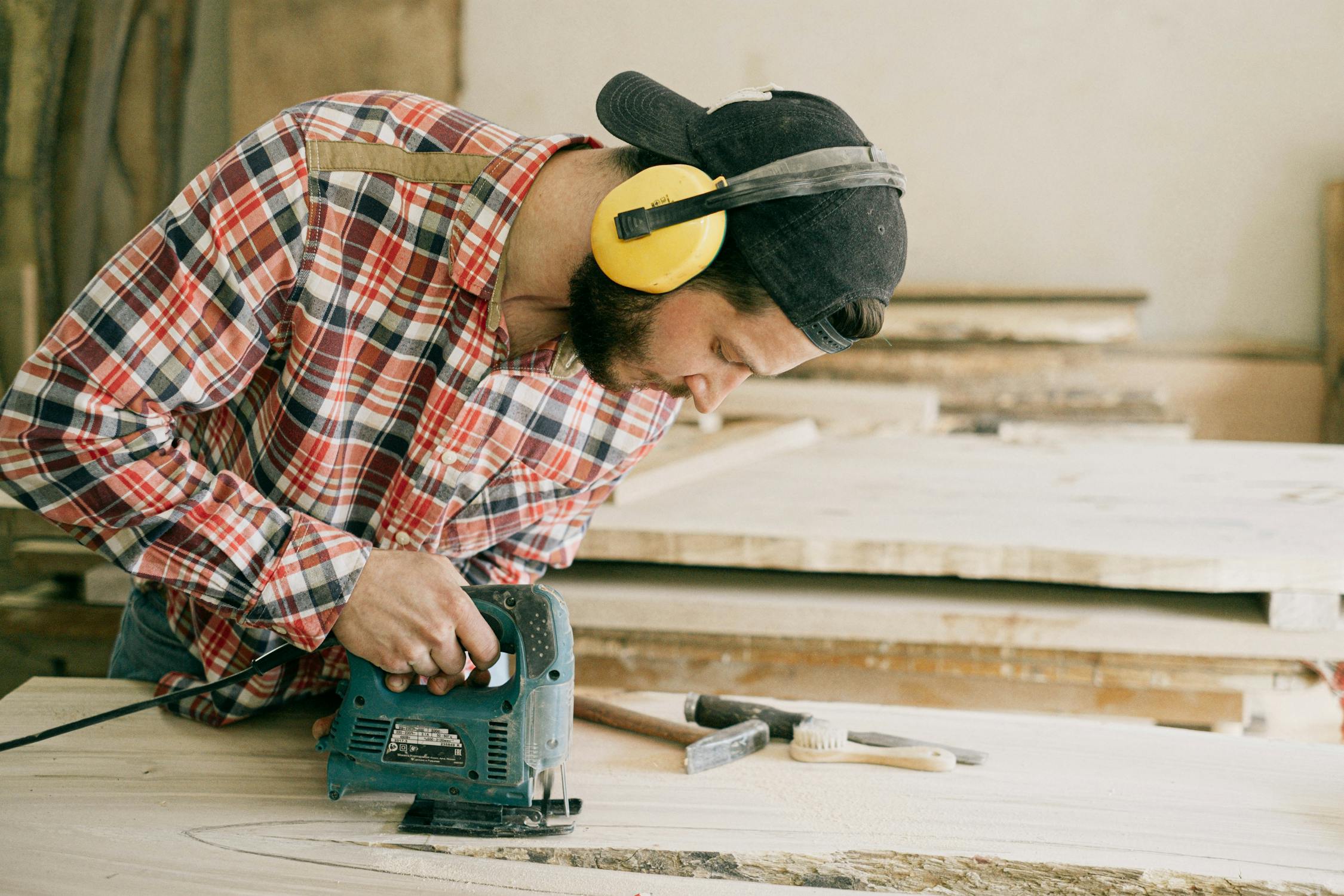 A man working at a construction | Source: Pexels