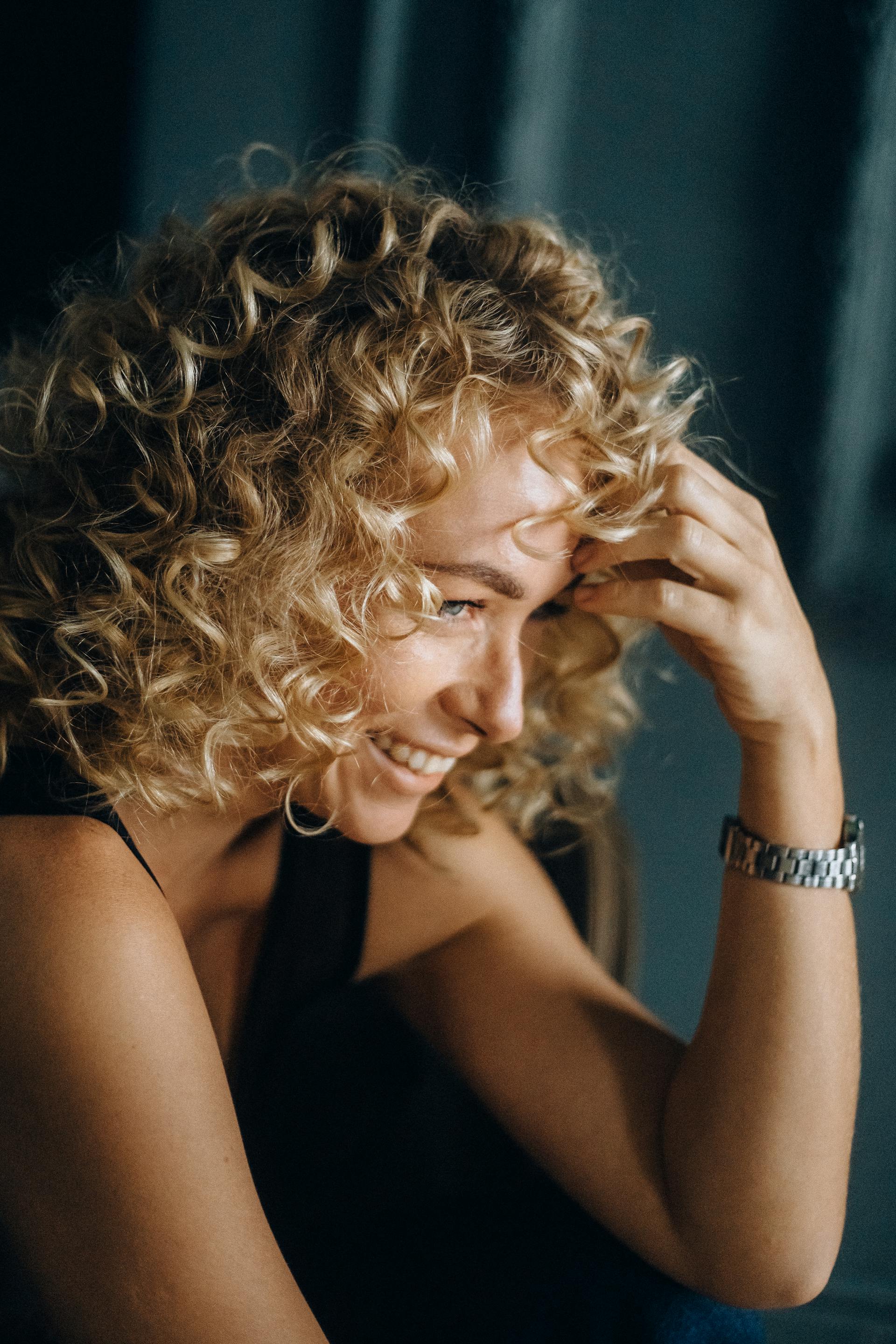 Uma mulher sorridente | Fonte: Pexels