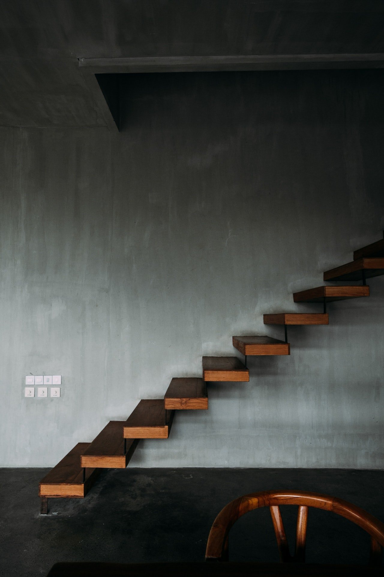 Il y avait un escalier qui descendait. | Source : Pexels