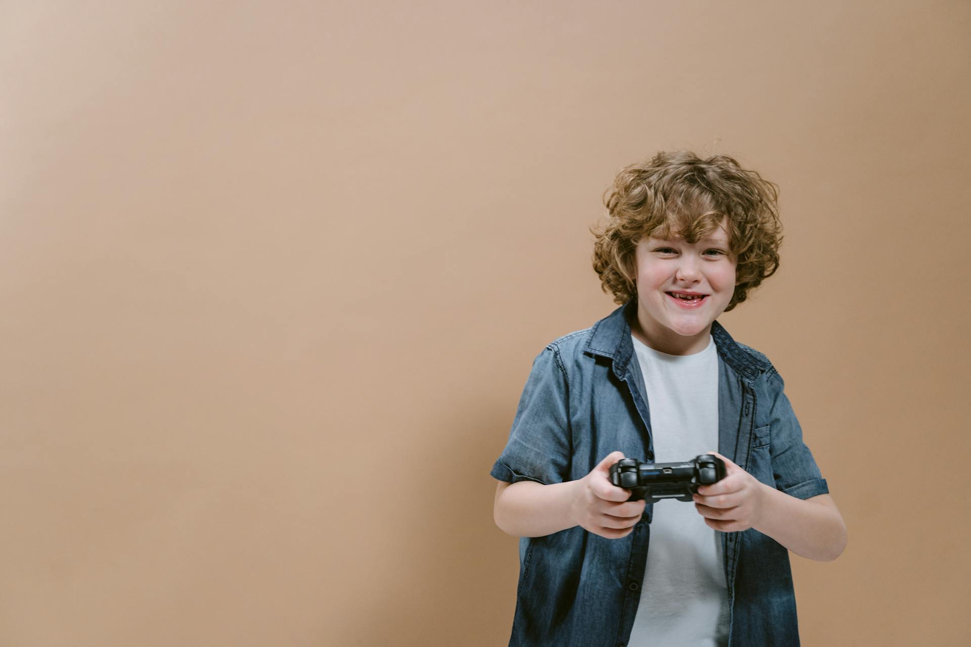 An excited teenage boy | Source: Pexels