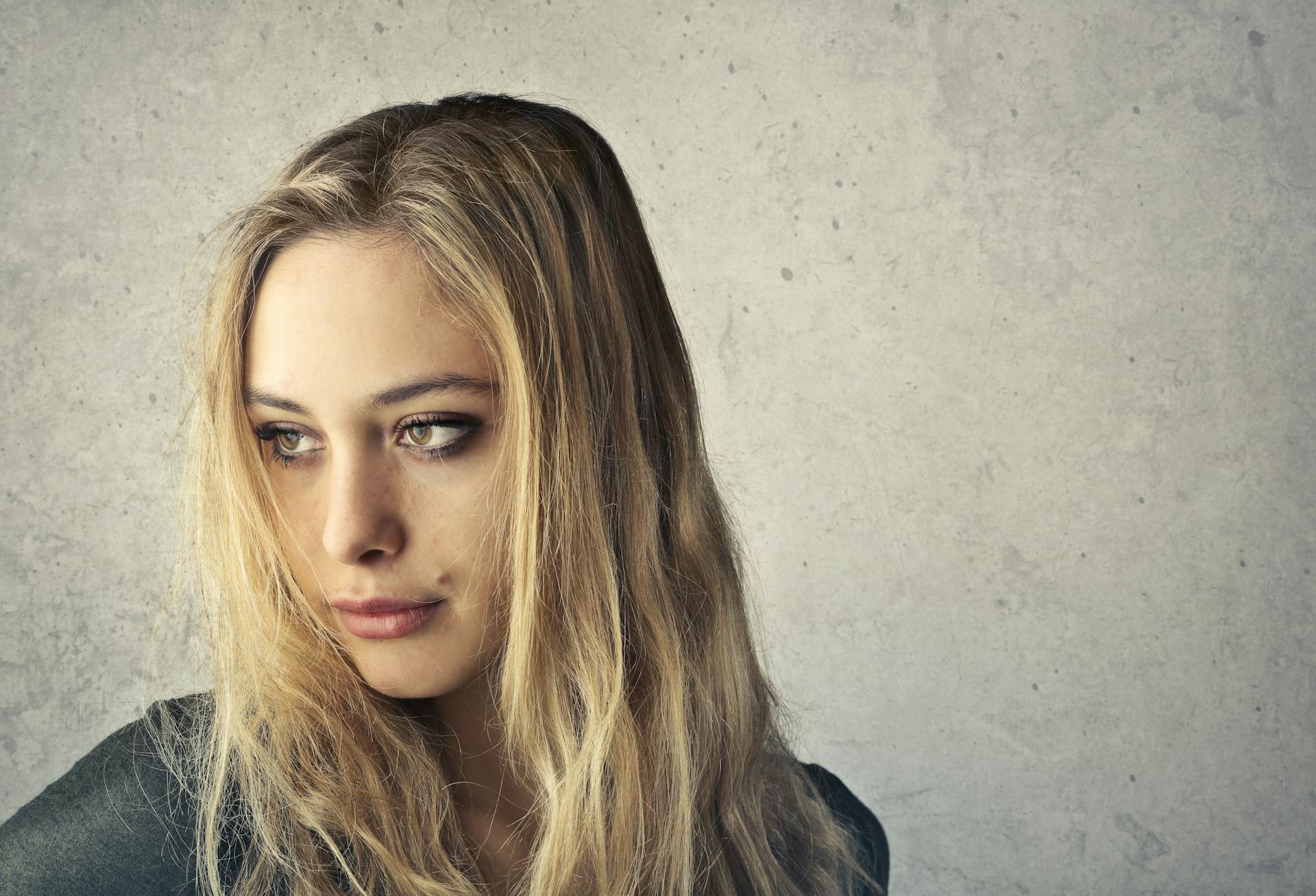 A woman glaring at someone | Source: Pexels