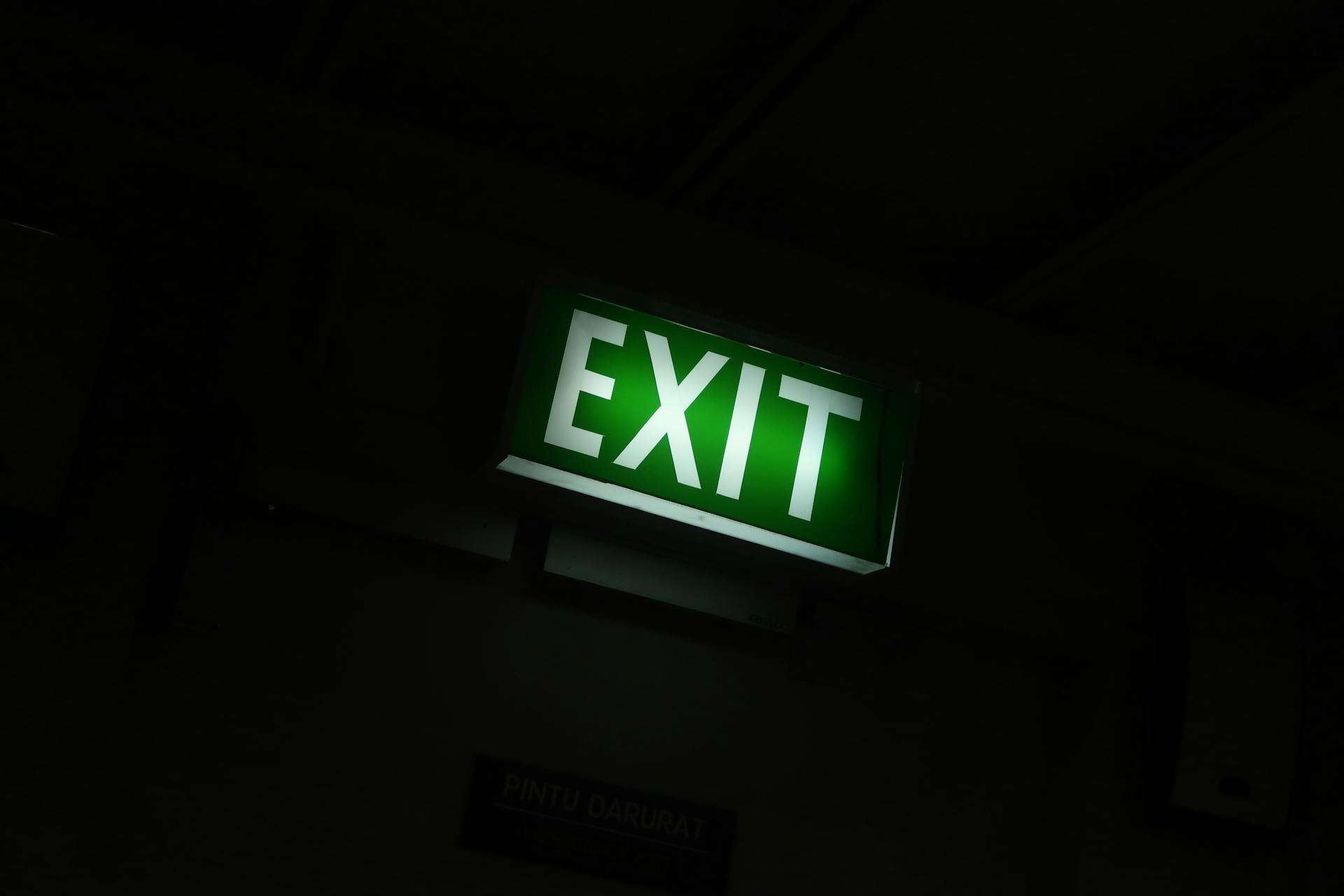 An exit sign on a wall | Source: Pexels