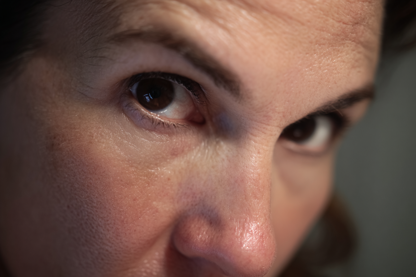 A woman's face | Source: Midjourney