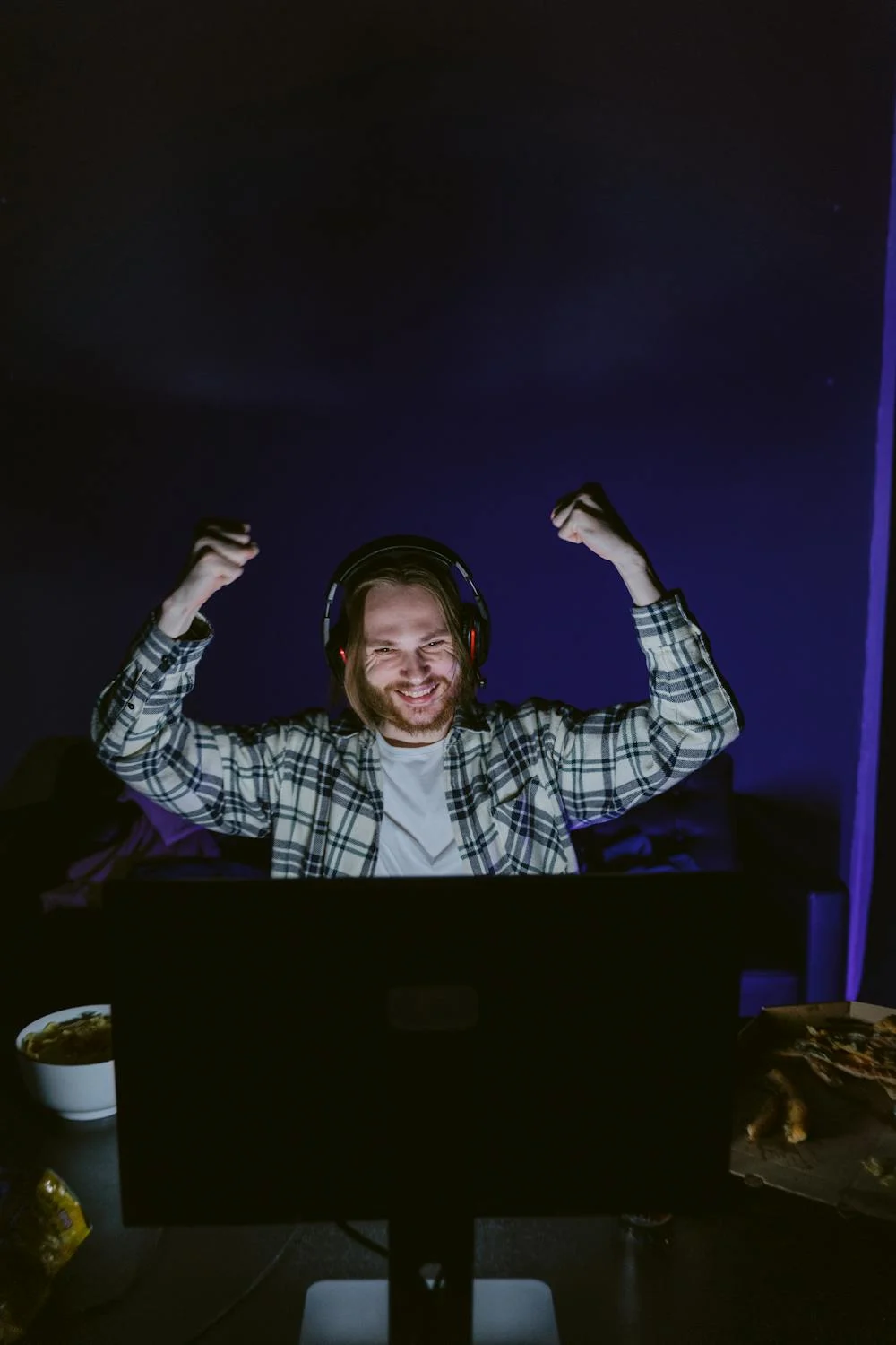 A man playing computer games | Source: Pexels