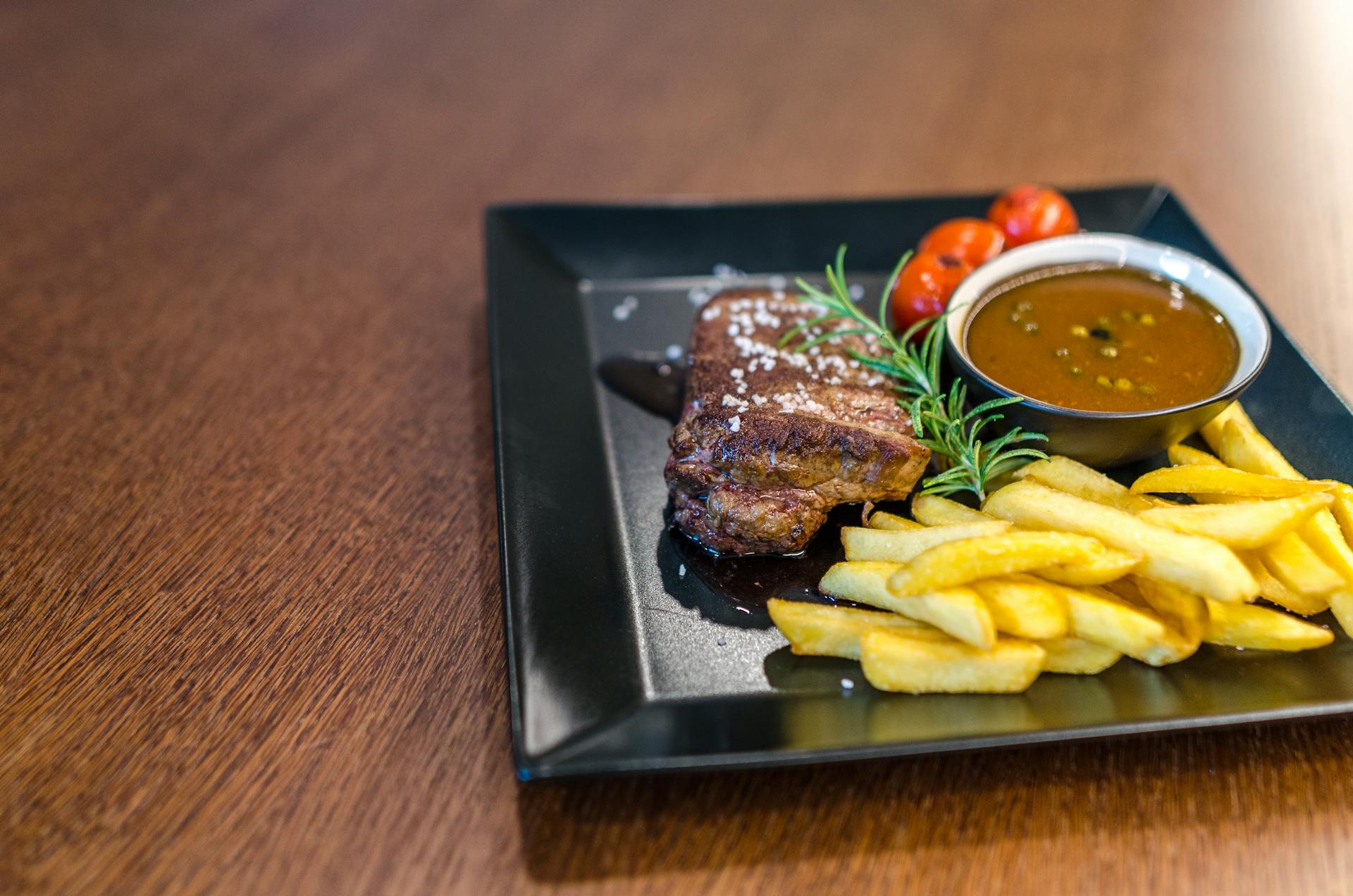 A steak dinner | Source: Pexels