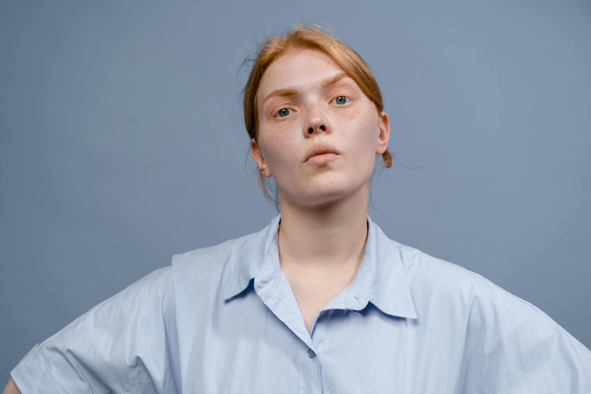 A woman with an angry expression | Source: Pexels