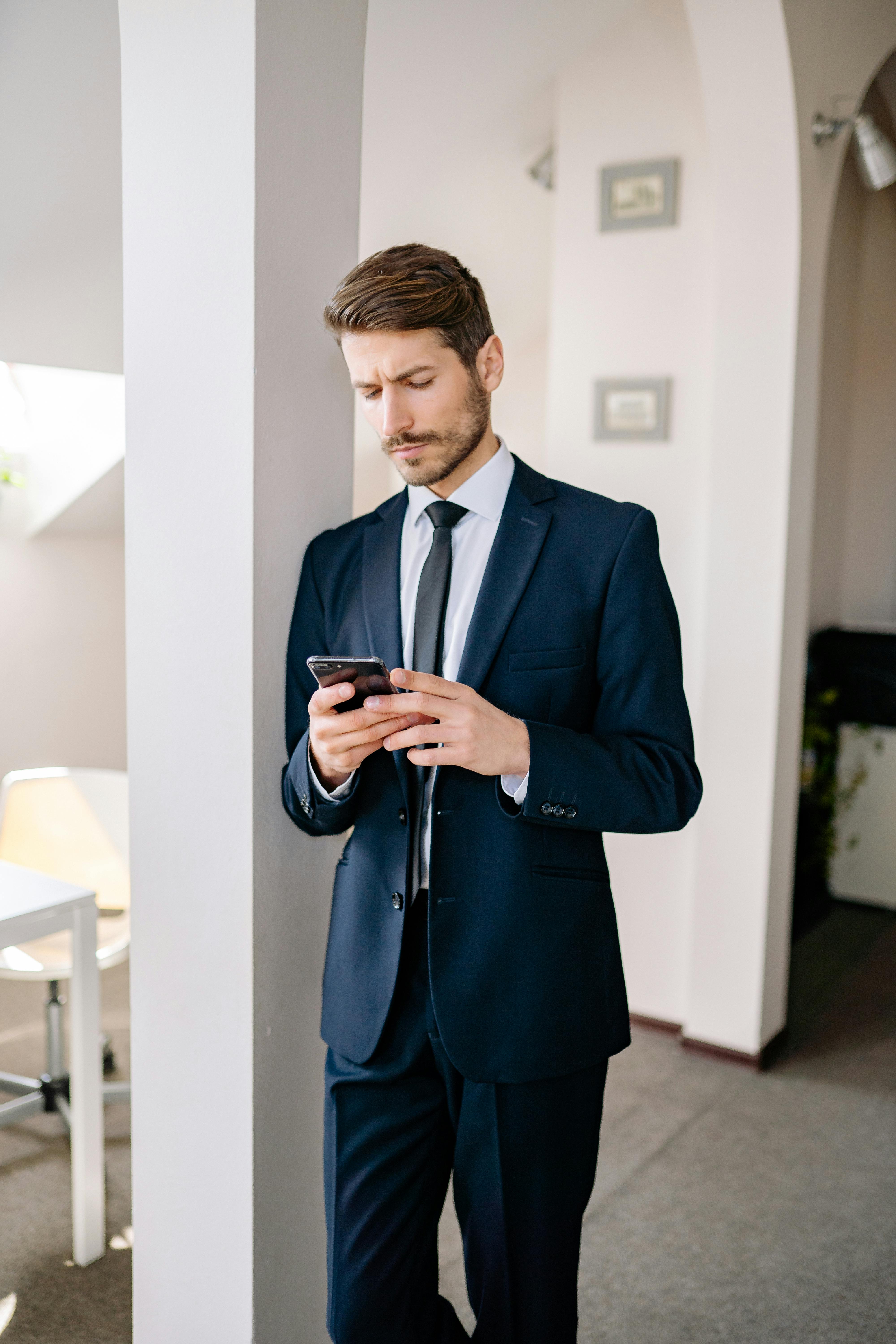 Man using his phone | Source: Pexels
