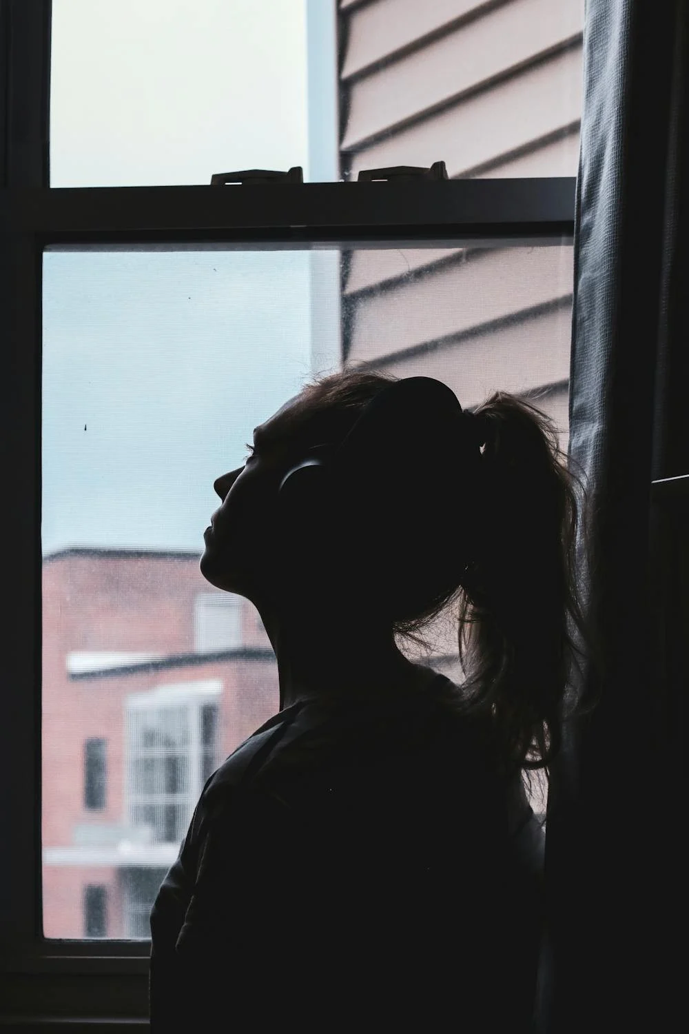 A sad but hopeful woman | Source: Pexels