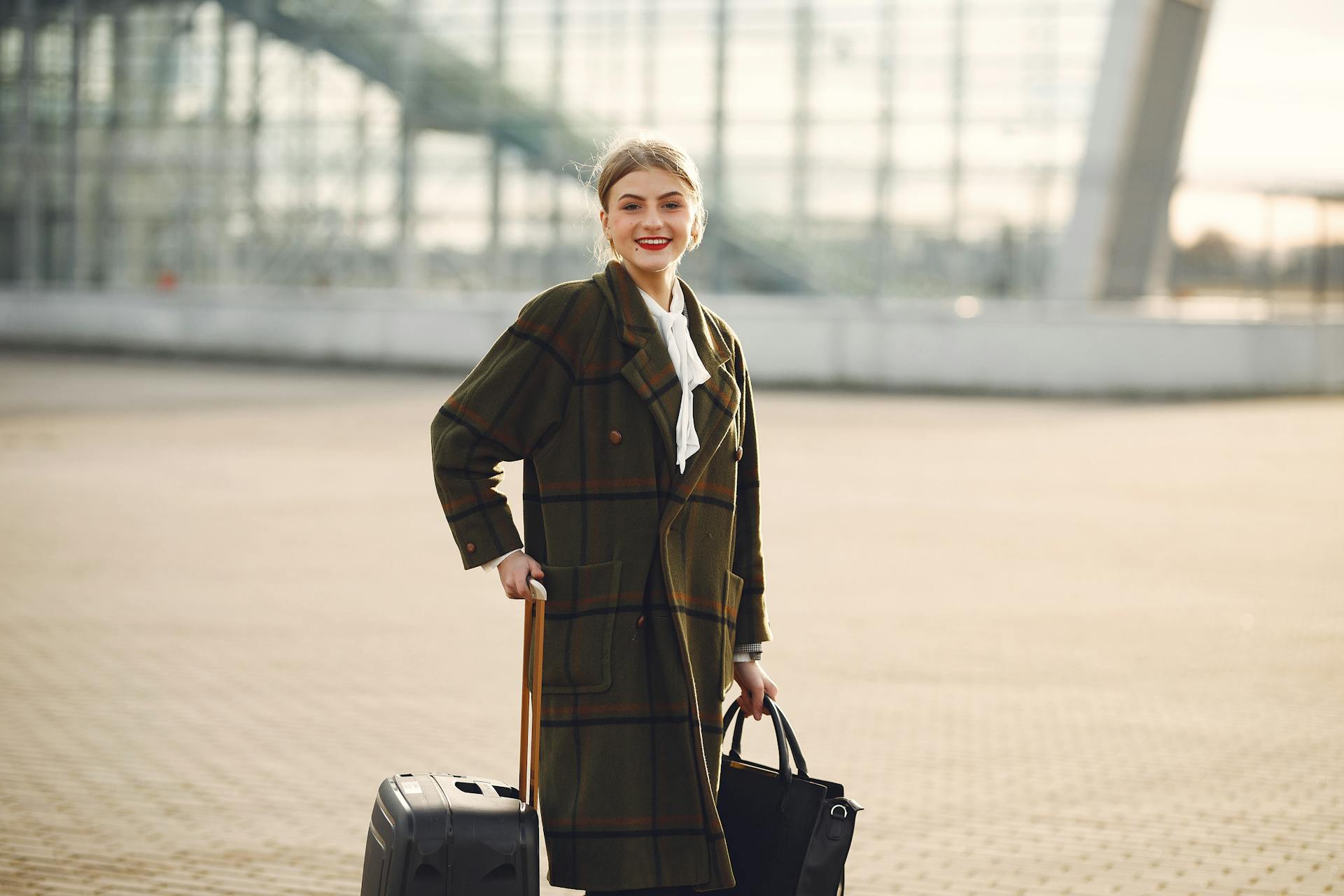 A happy woman at the airport | Source: Pexels