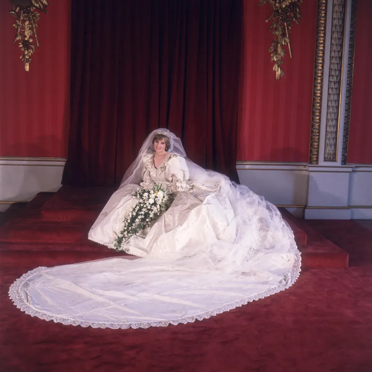 Princess Diana posing on her wedding day in England on July 29, 1981. | Source: Getty Images