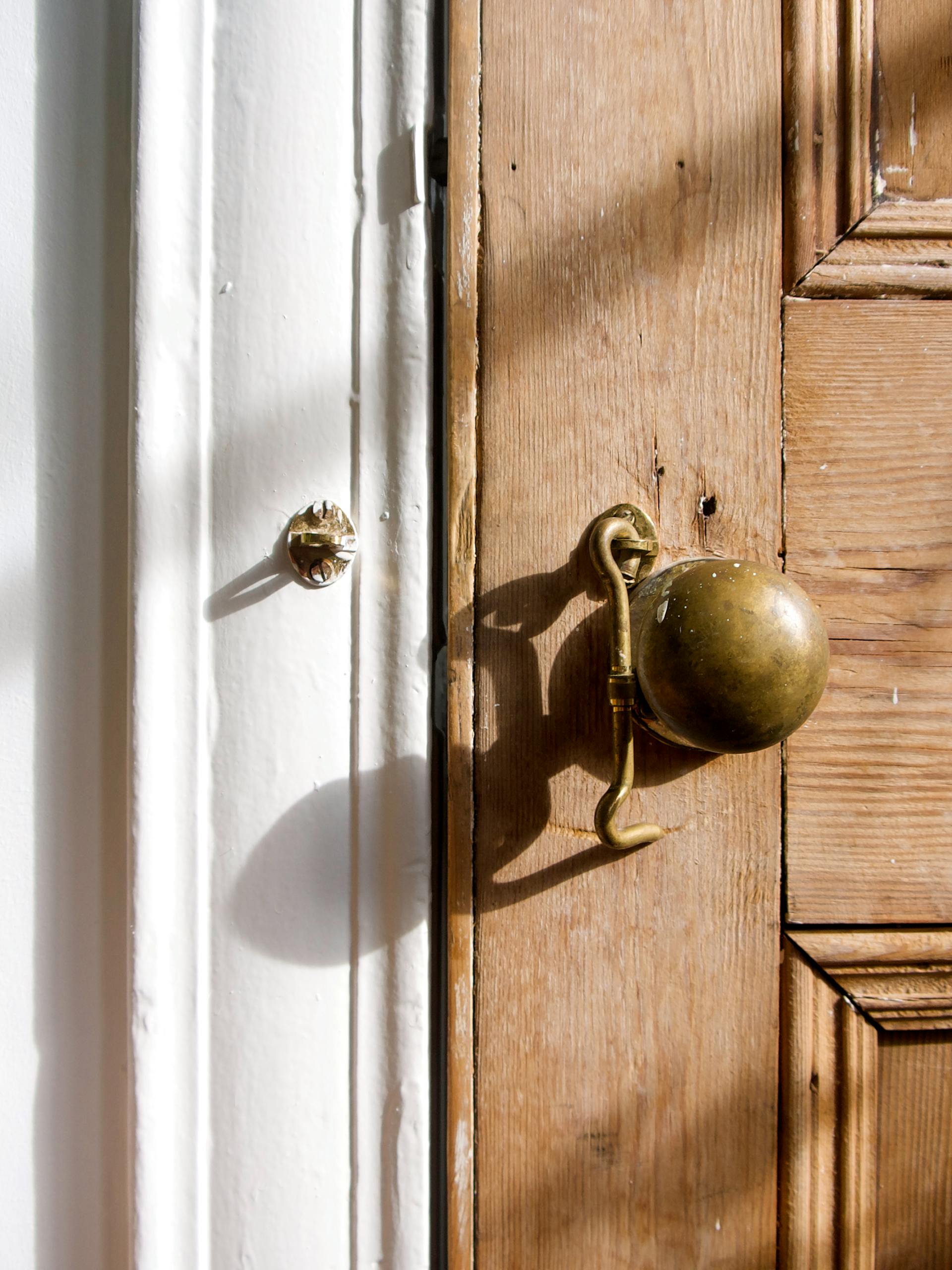 A door | Source: Pexels