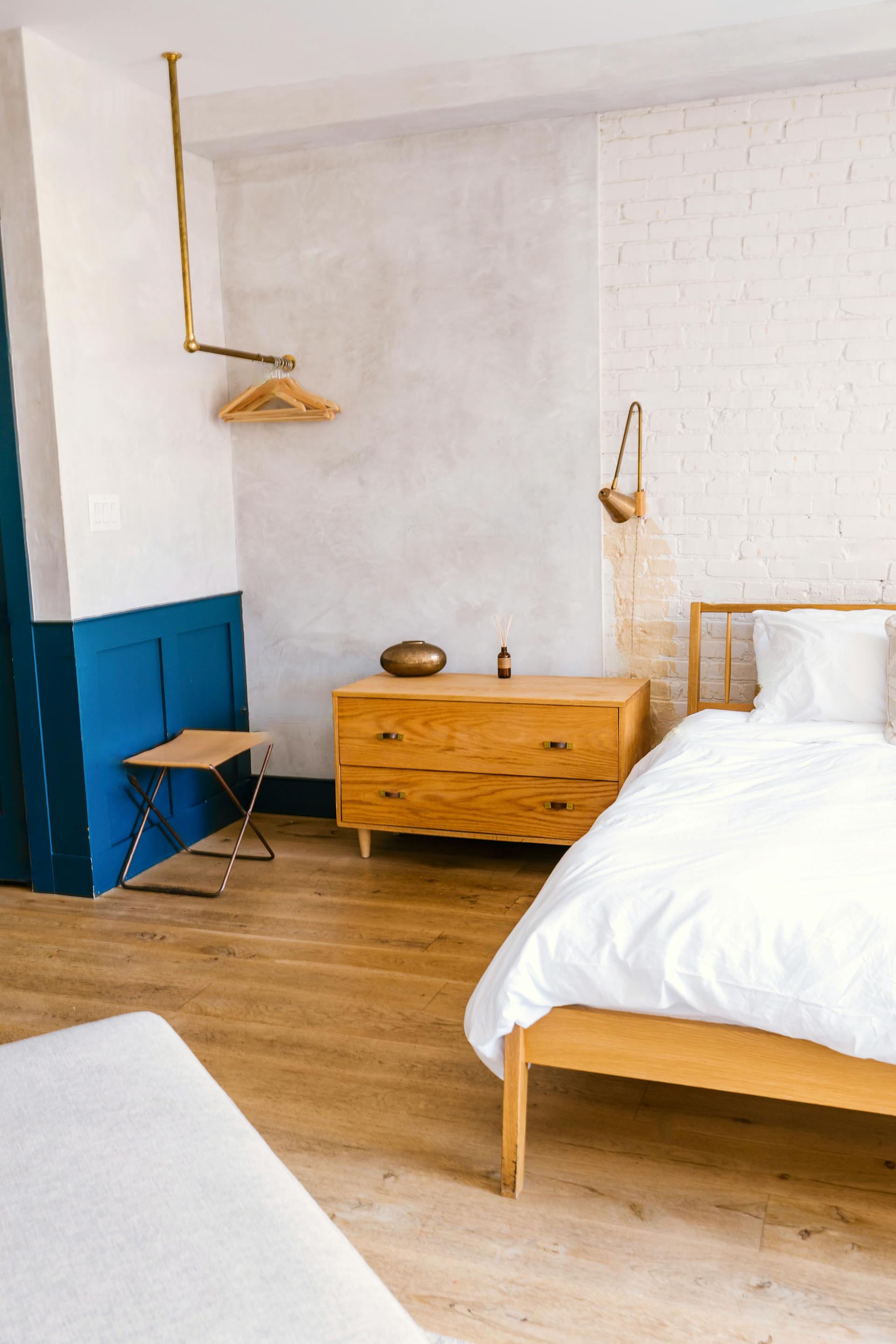 A small hotel room | Source: Pexels