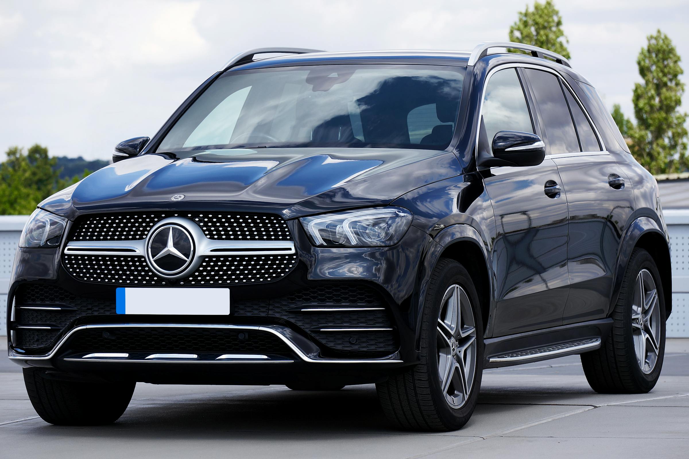 A black Mercedes SUV | Source: Pexels