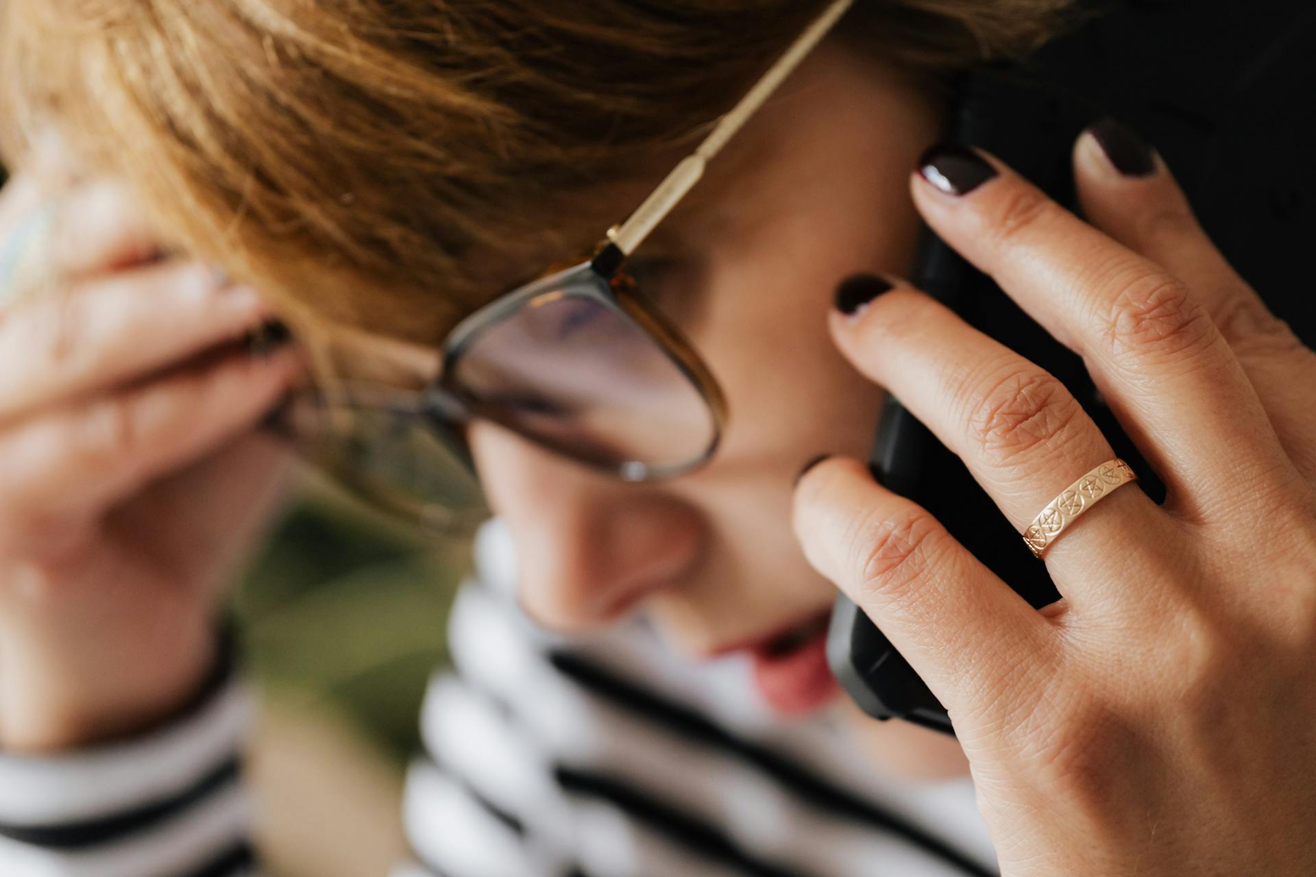 A woman having a phone conversation | Source: Pexels