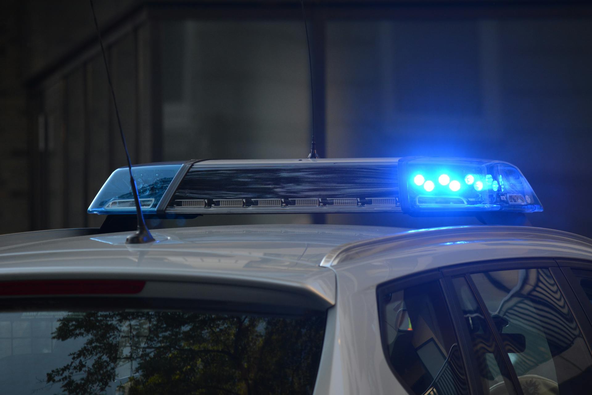 Flashing lights on a police cruiser | Source: Pexels