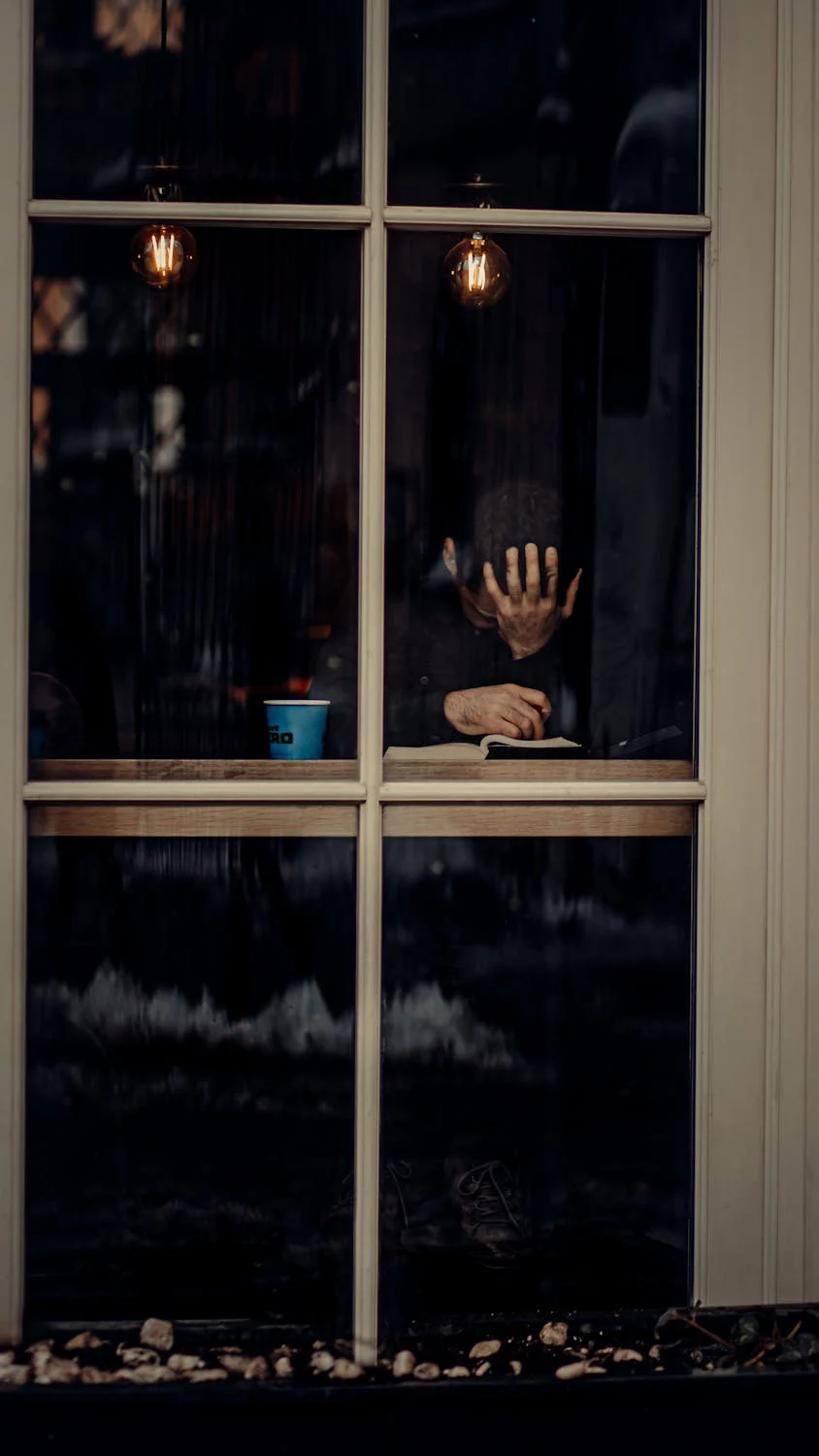 A sad man in a cafe | Source: Pexels