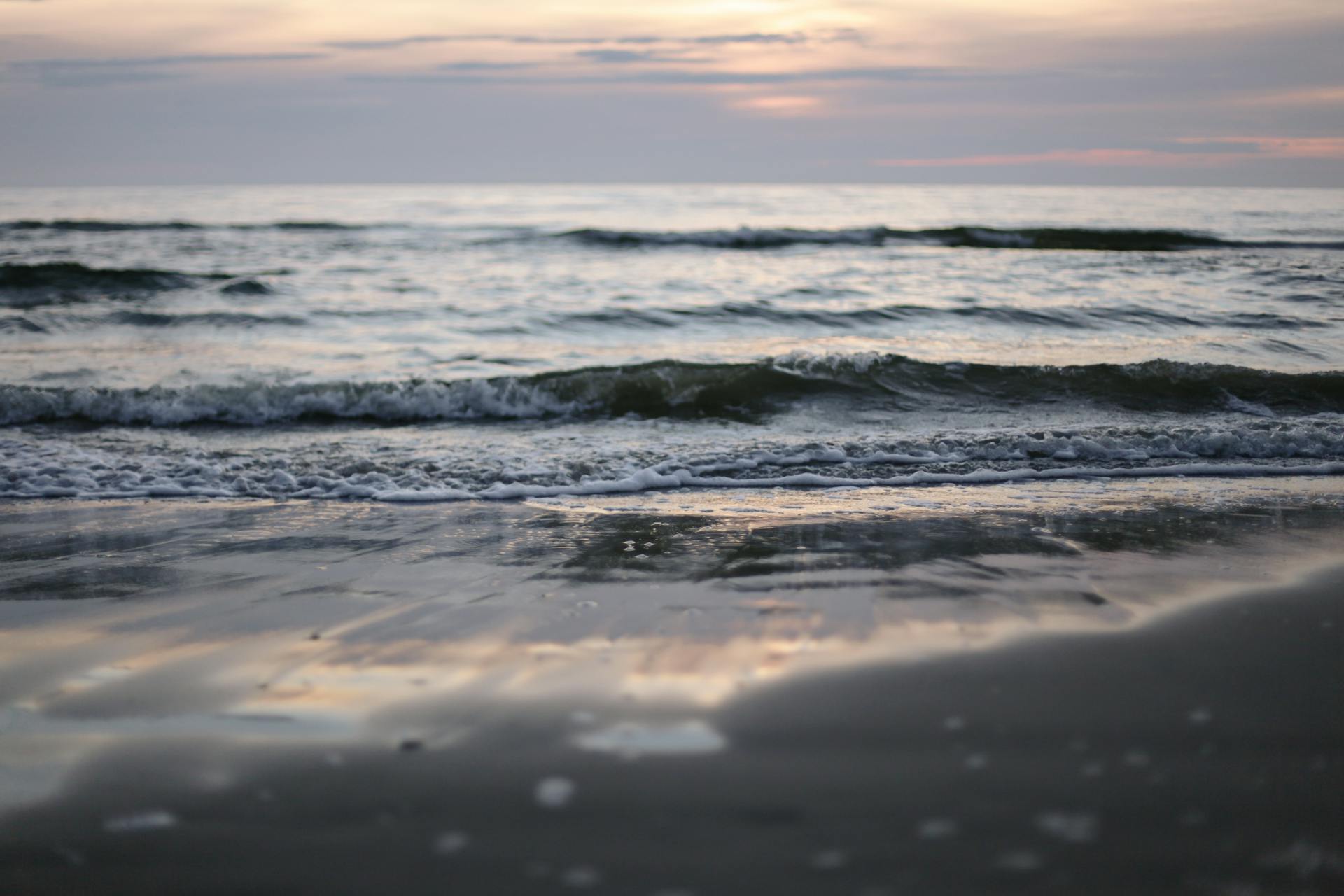 A close-up shot of waves | Source: Pexels